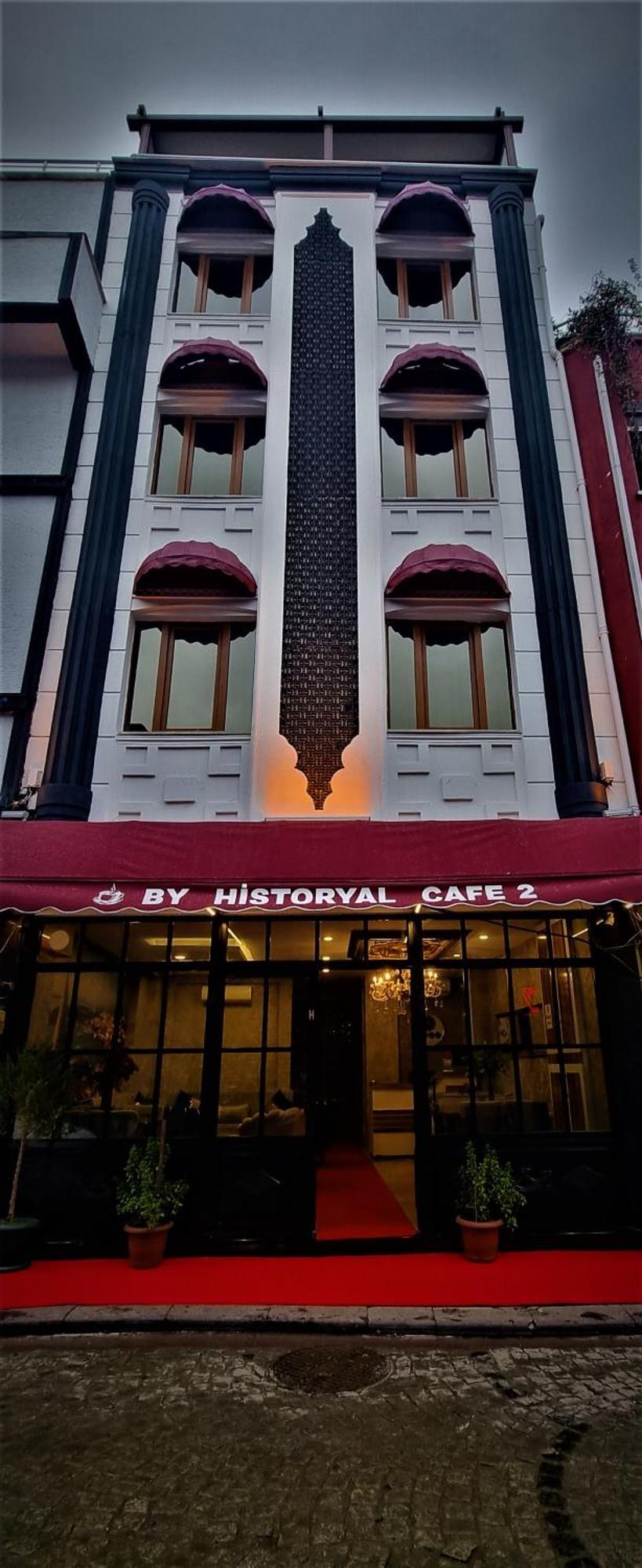 By Historial Due Hotel