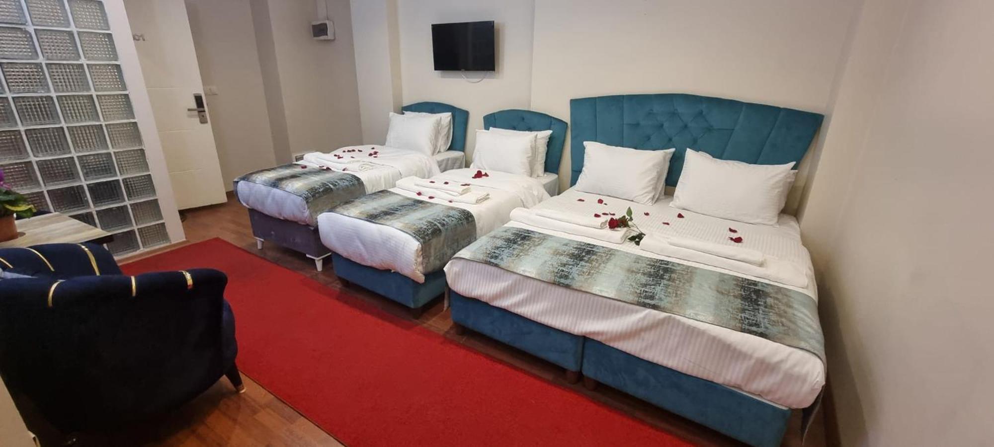 By Historial Due Hotel