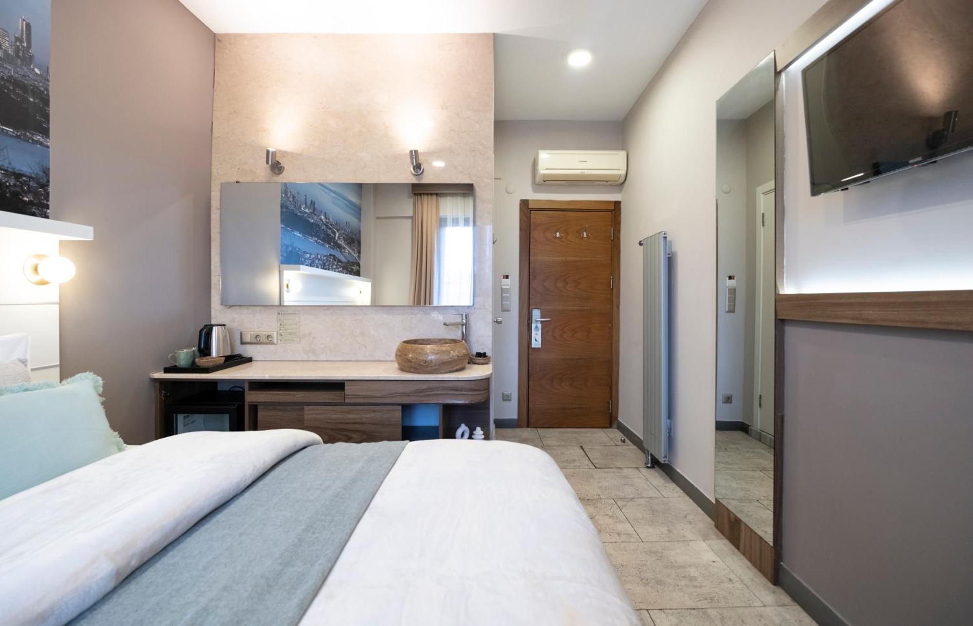 The Pera Hotel