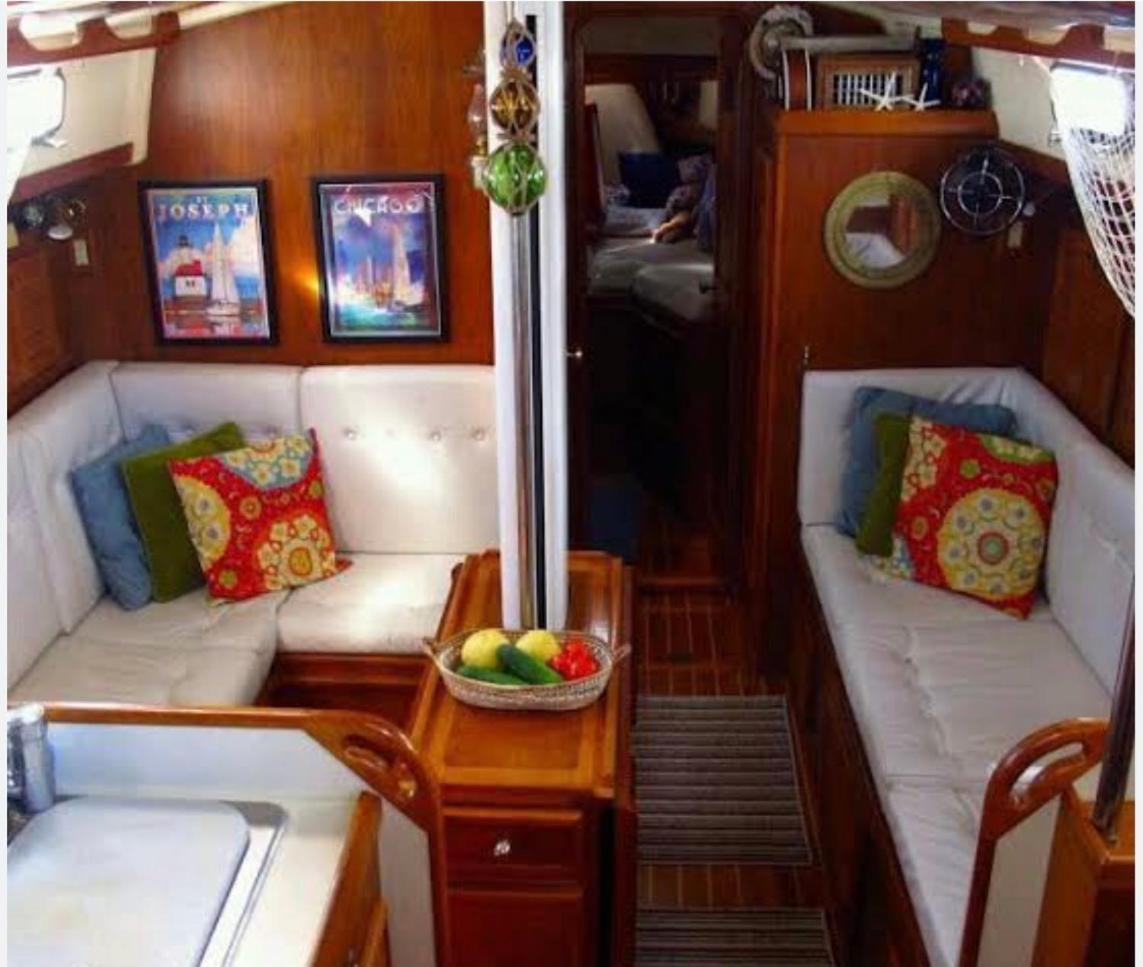 Botel Hans Beys Yatch *