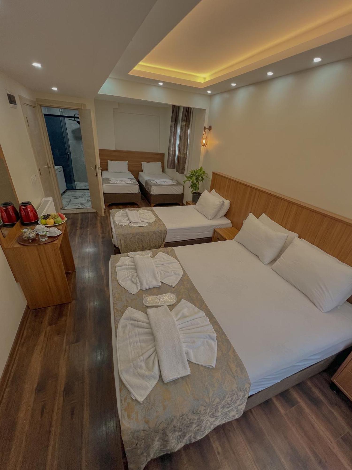 By Historia Hotel *