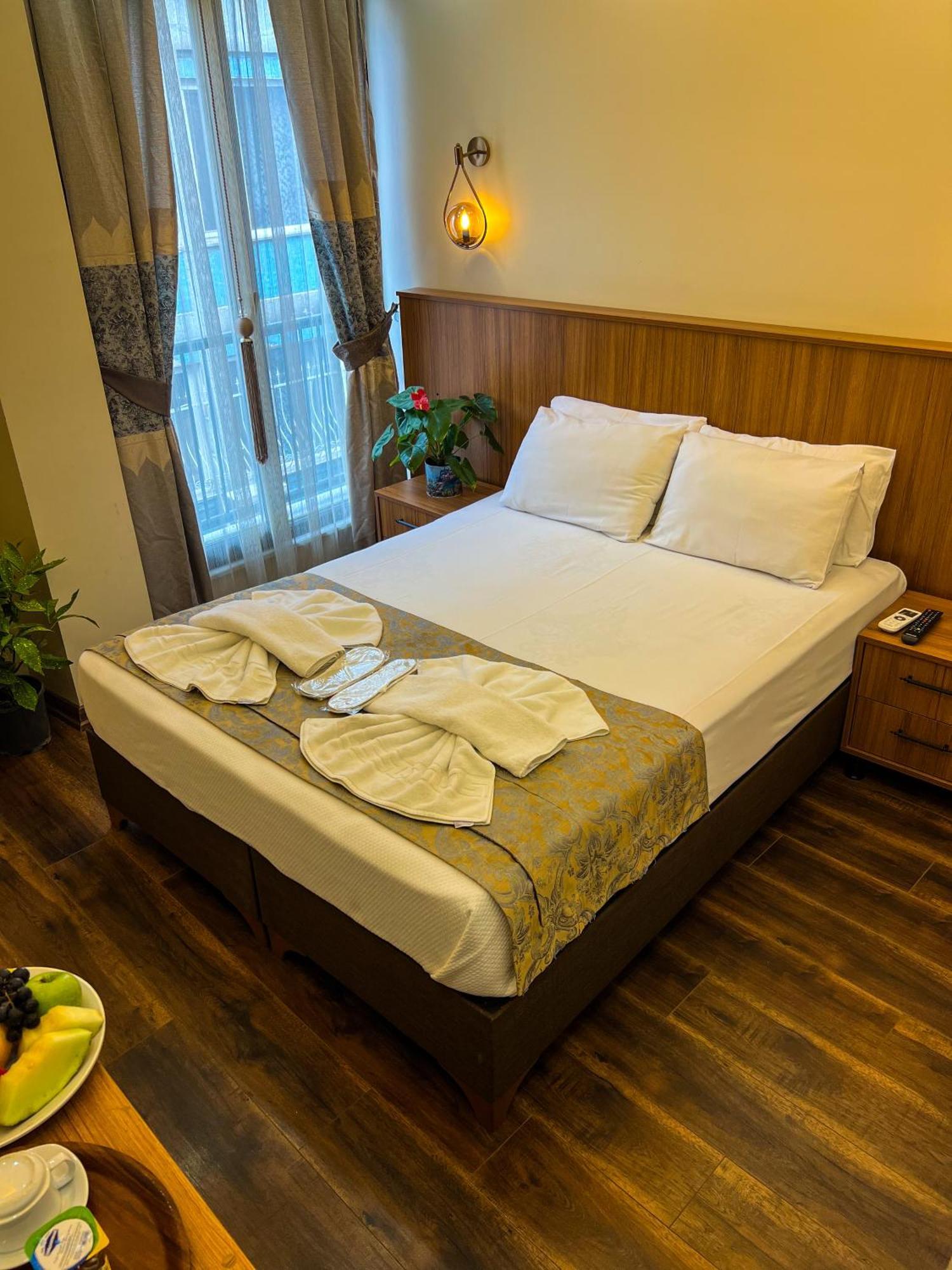 By Historia Hotel *