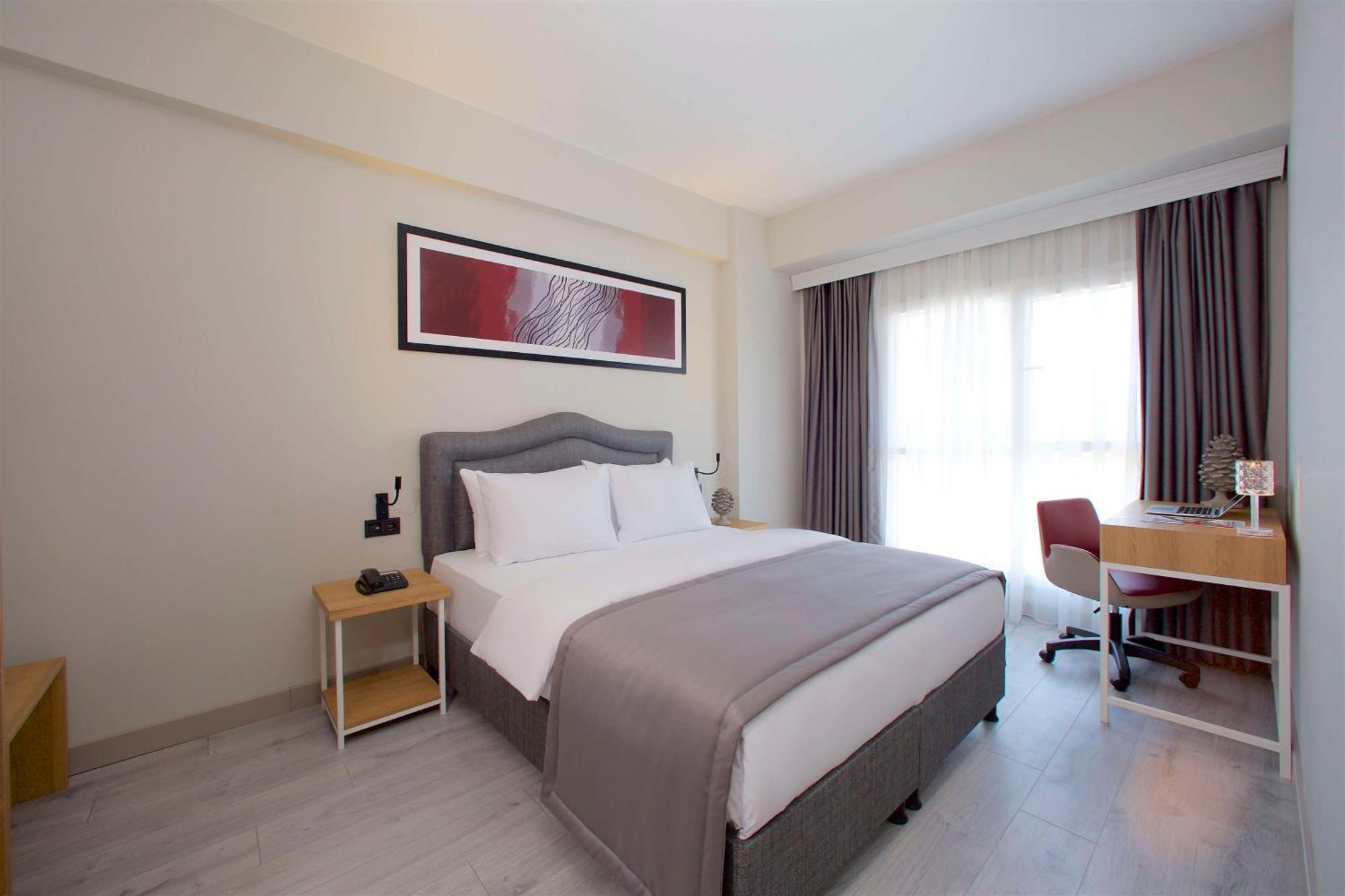 Hotel Western & Residences