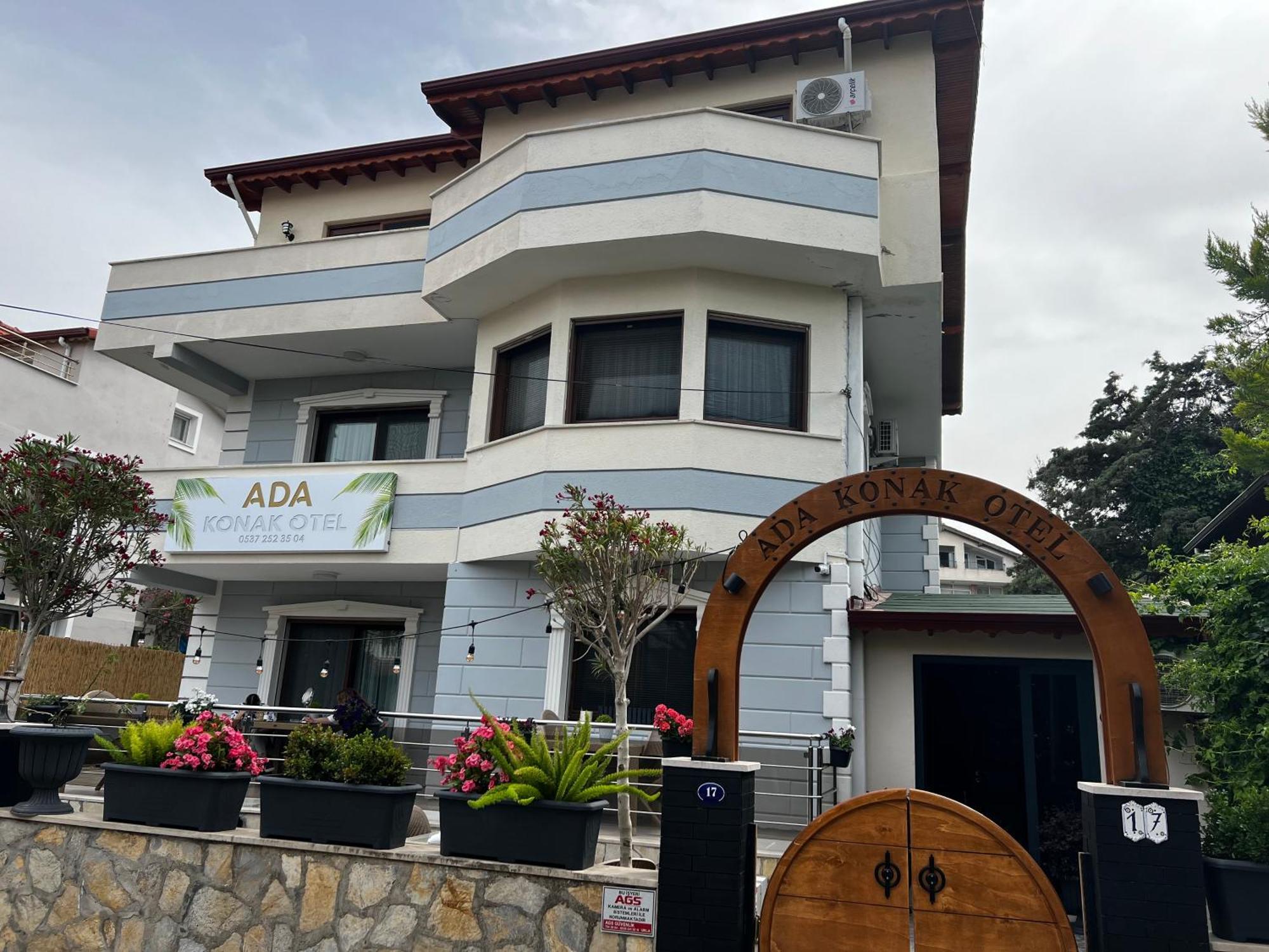 Ada Hotel