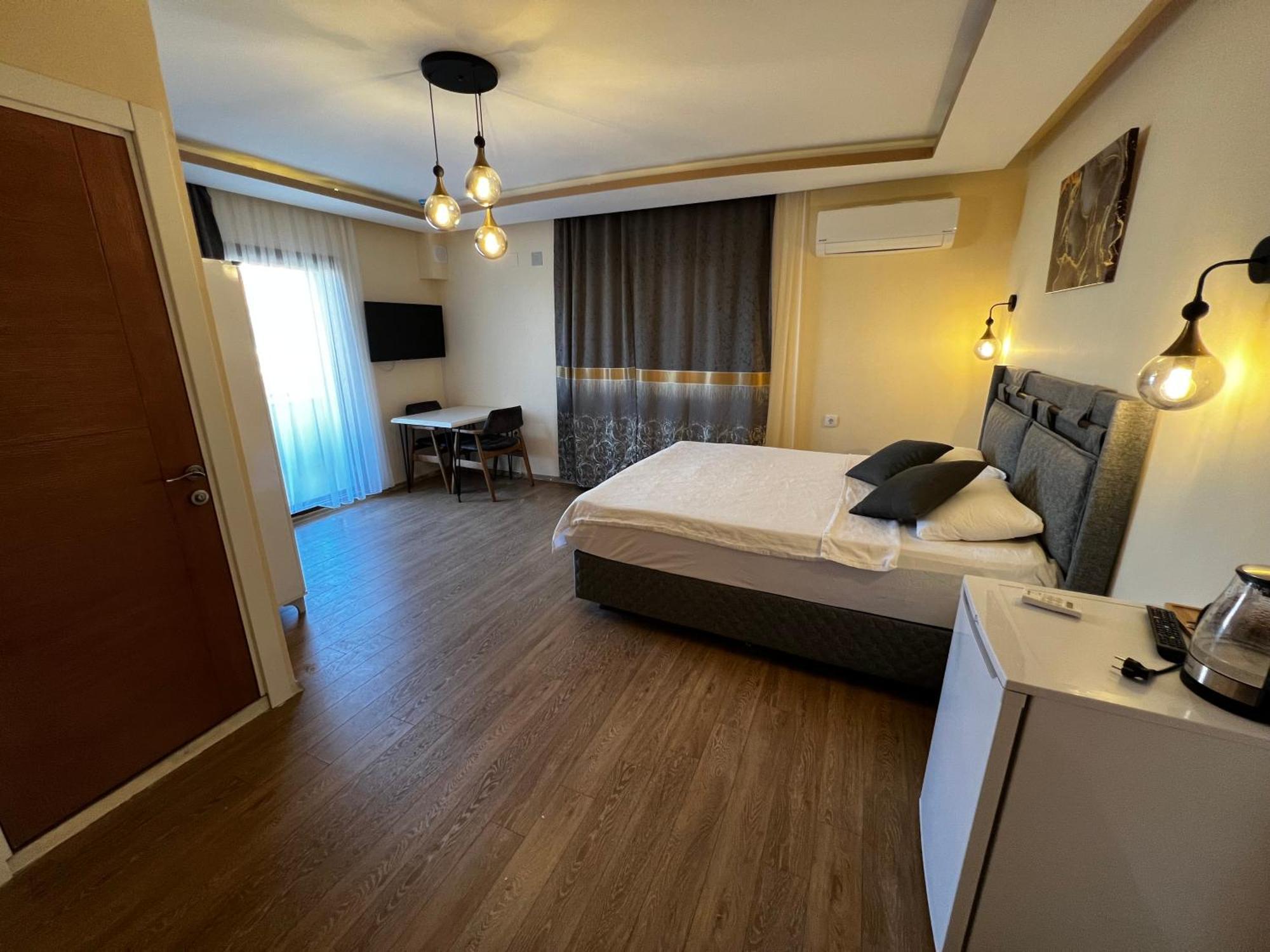 Ada Hotel