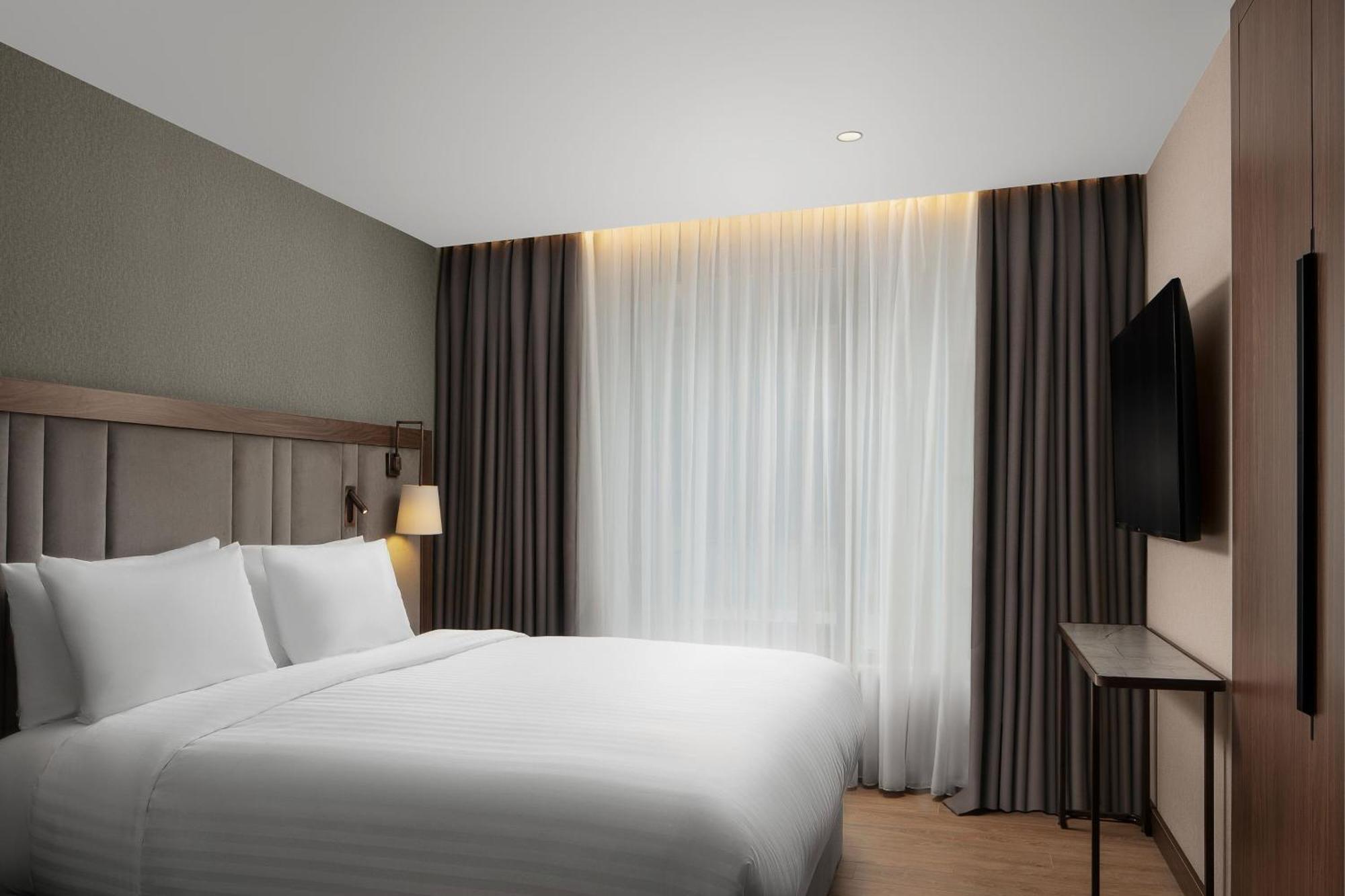 Hotel By Marriott