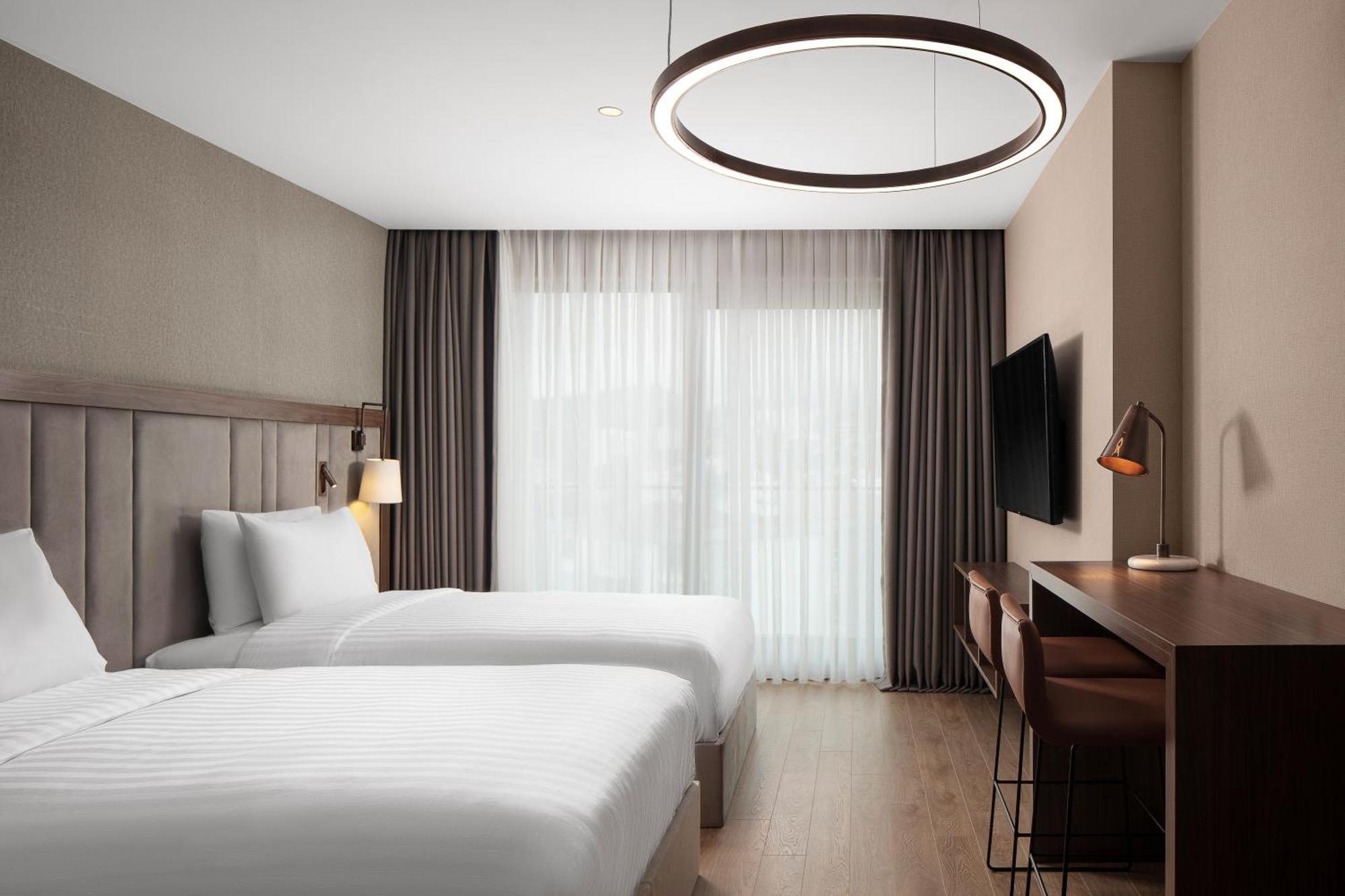Hotel By Marriott