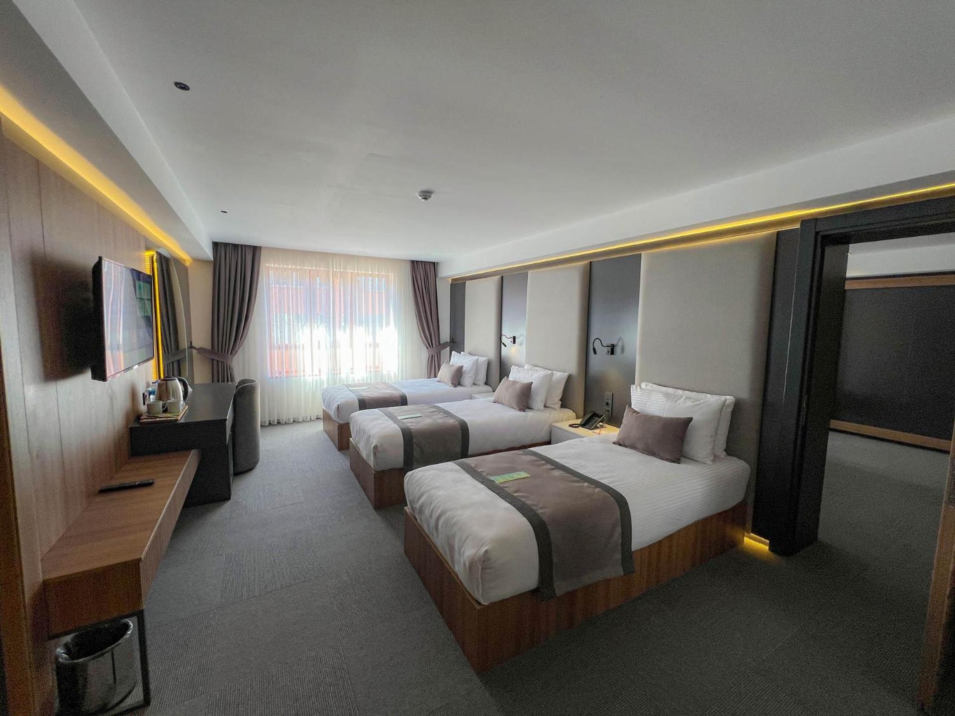 Hotel Sera Center