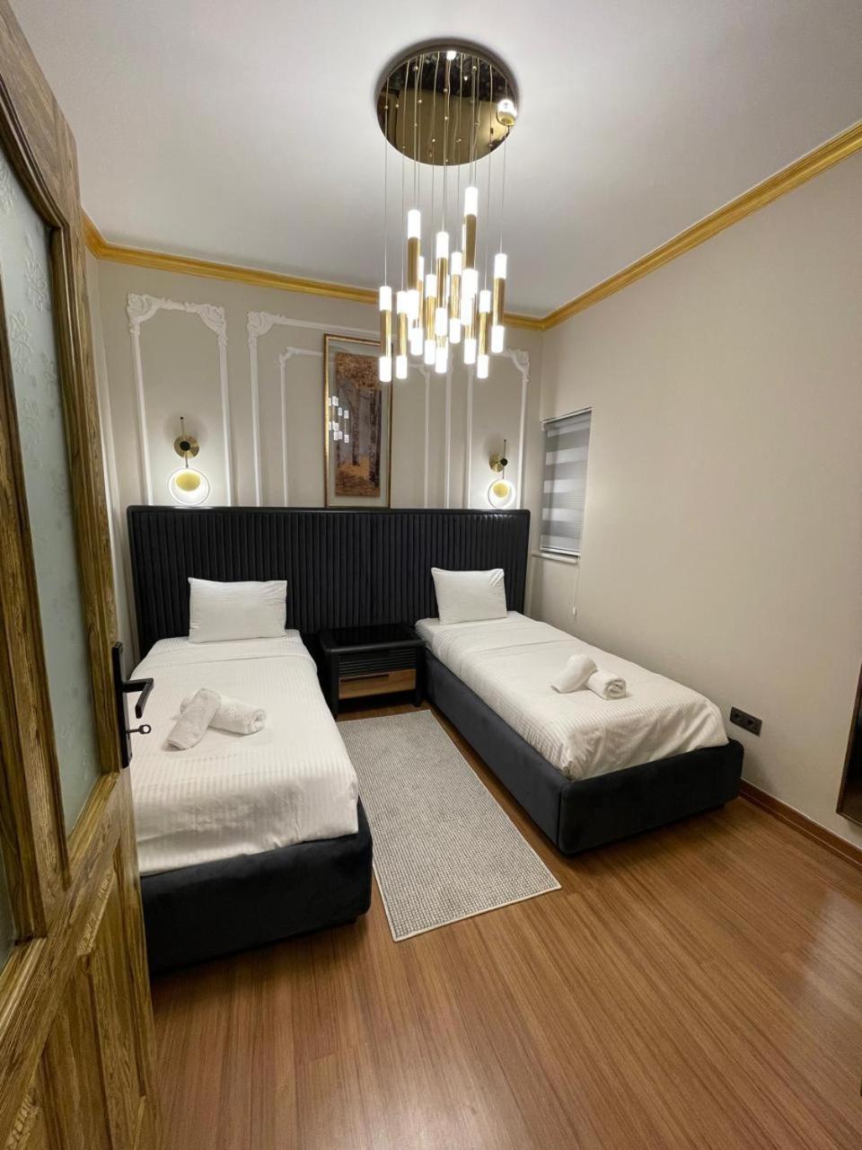 Elmira Pera & - Special Class Istanbul