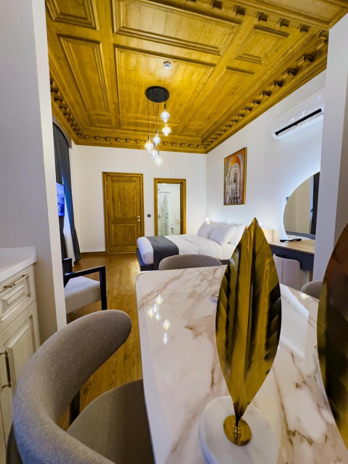 Elmira Pera & - Special Class Hotel
