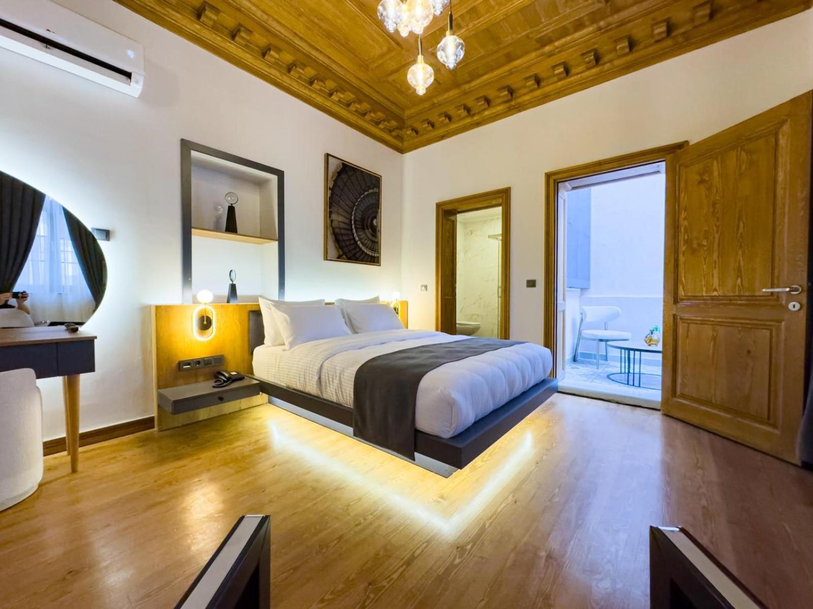 Elmira Pera & - Special Class Hotel