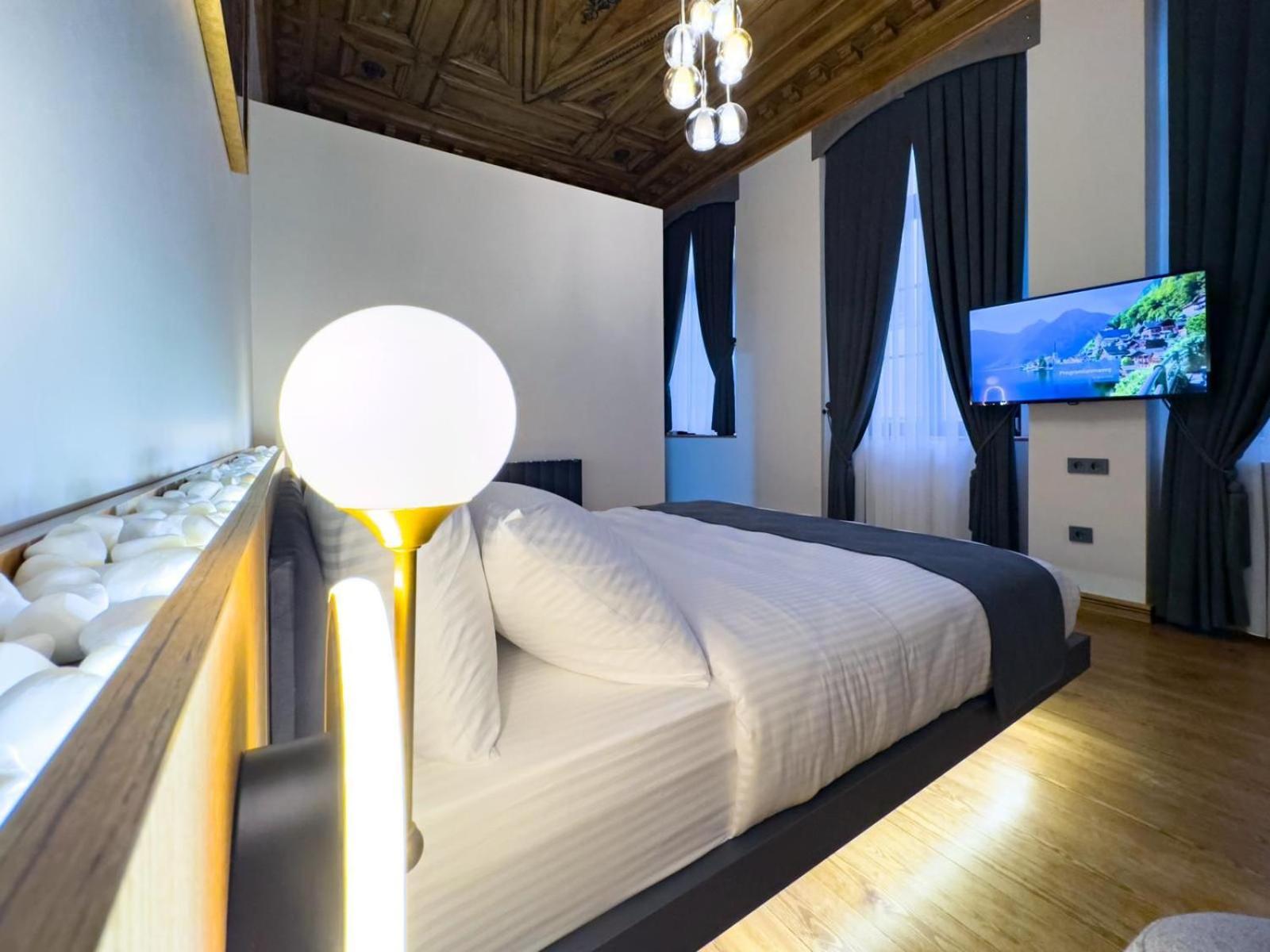 Elmira Pera & - Special Class Hotel