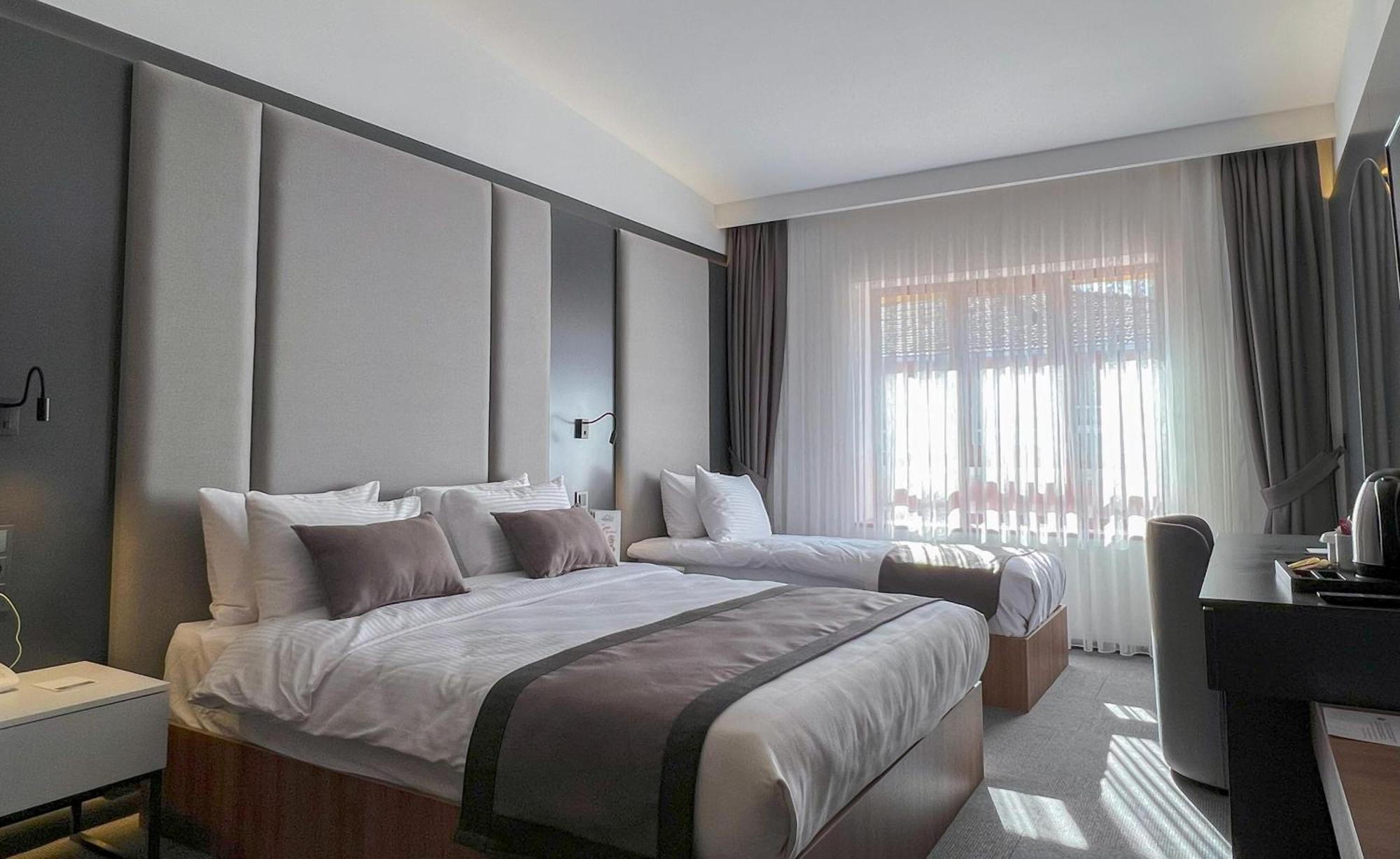 Hotel Sera Center