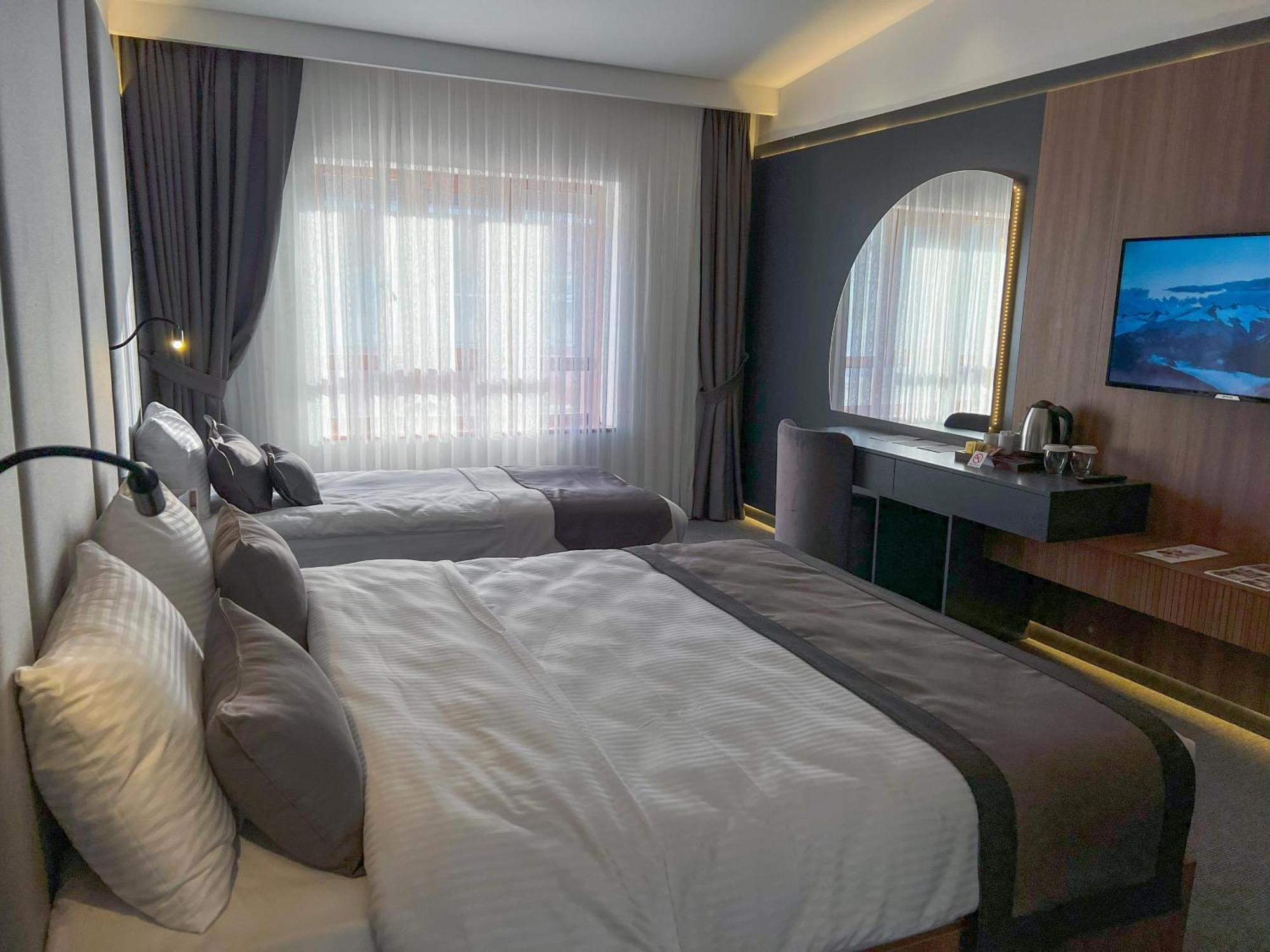 Hotel Sera Center 4*