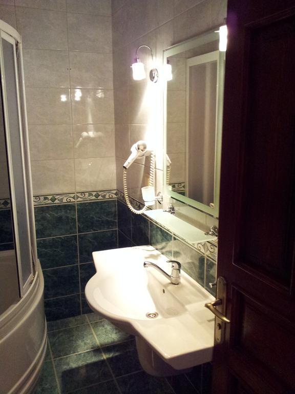 Hotel Kutle 3*