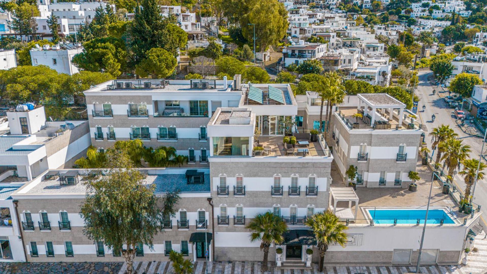 Hotel Ena Boutique & Residences 4*