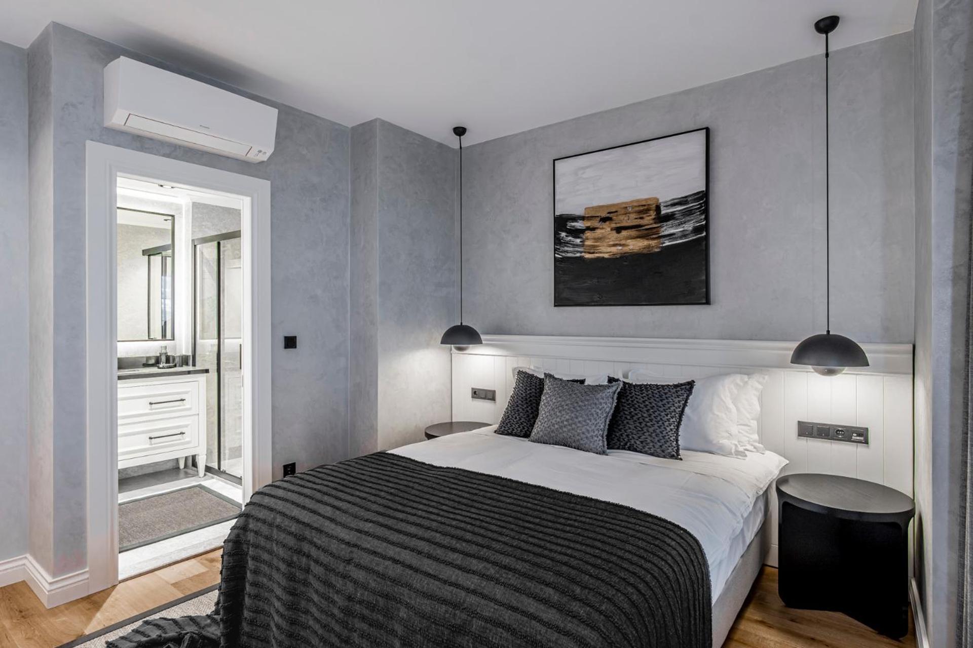 Ena Boutique & Residences Hotel 4*