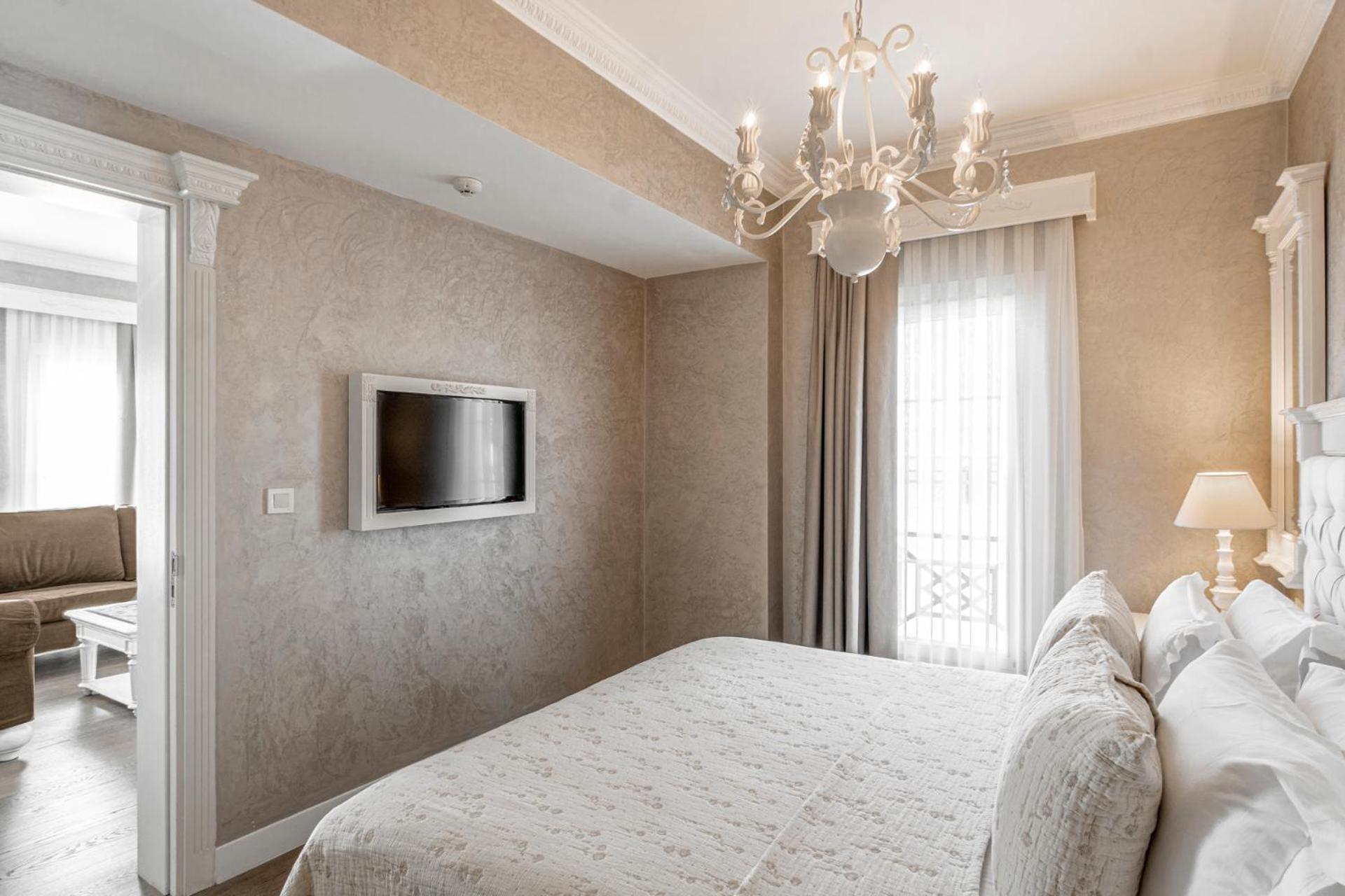 Hotel Ena Boutique & Residences
