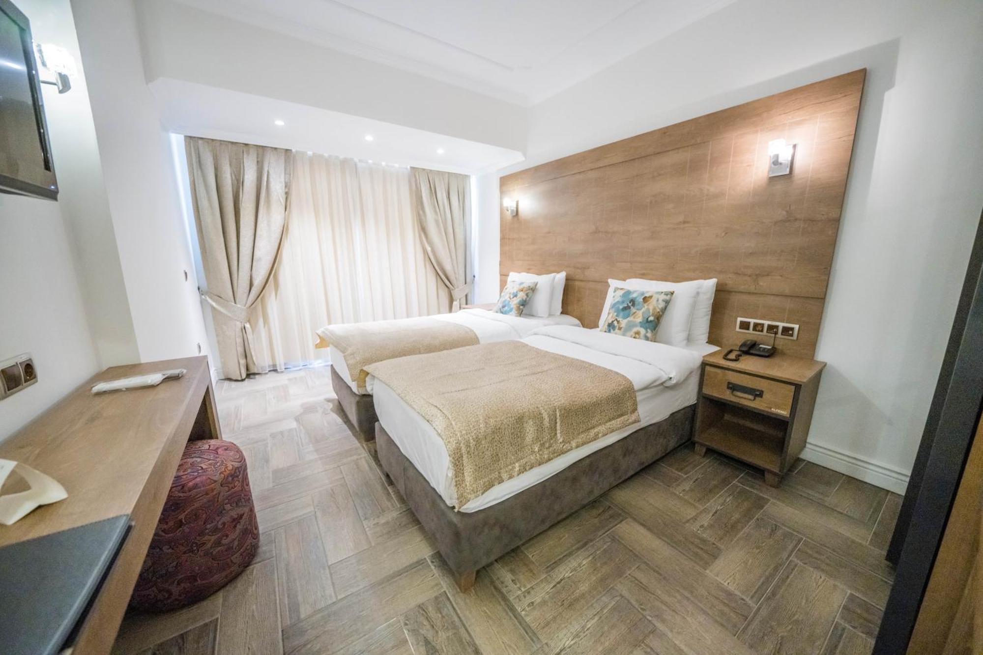 Aurasia Hotel