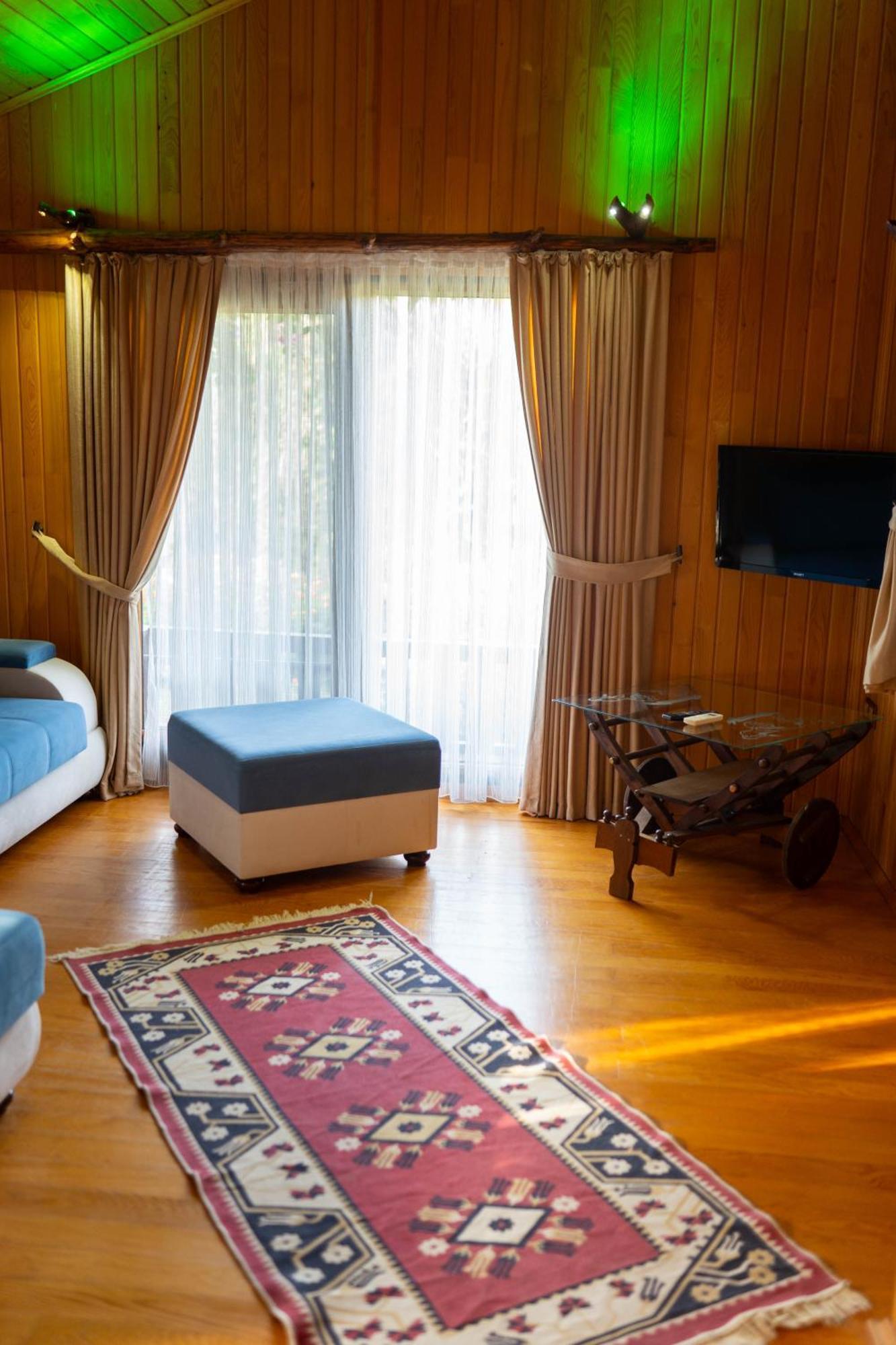 Leontopolis Aparthotel 3*