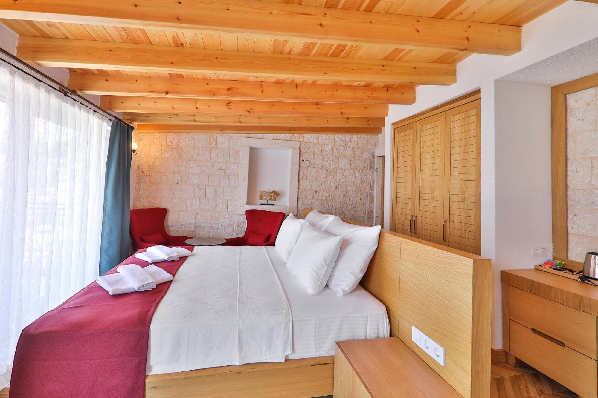 Atalante Hotel 2*