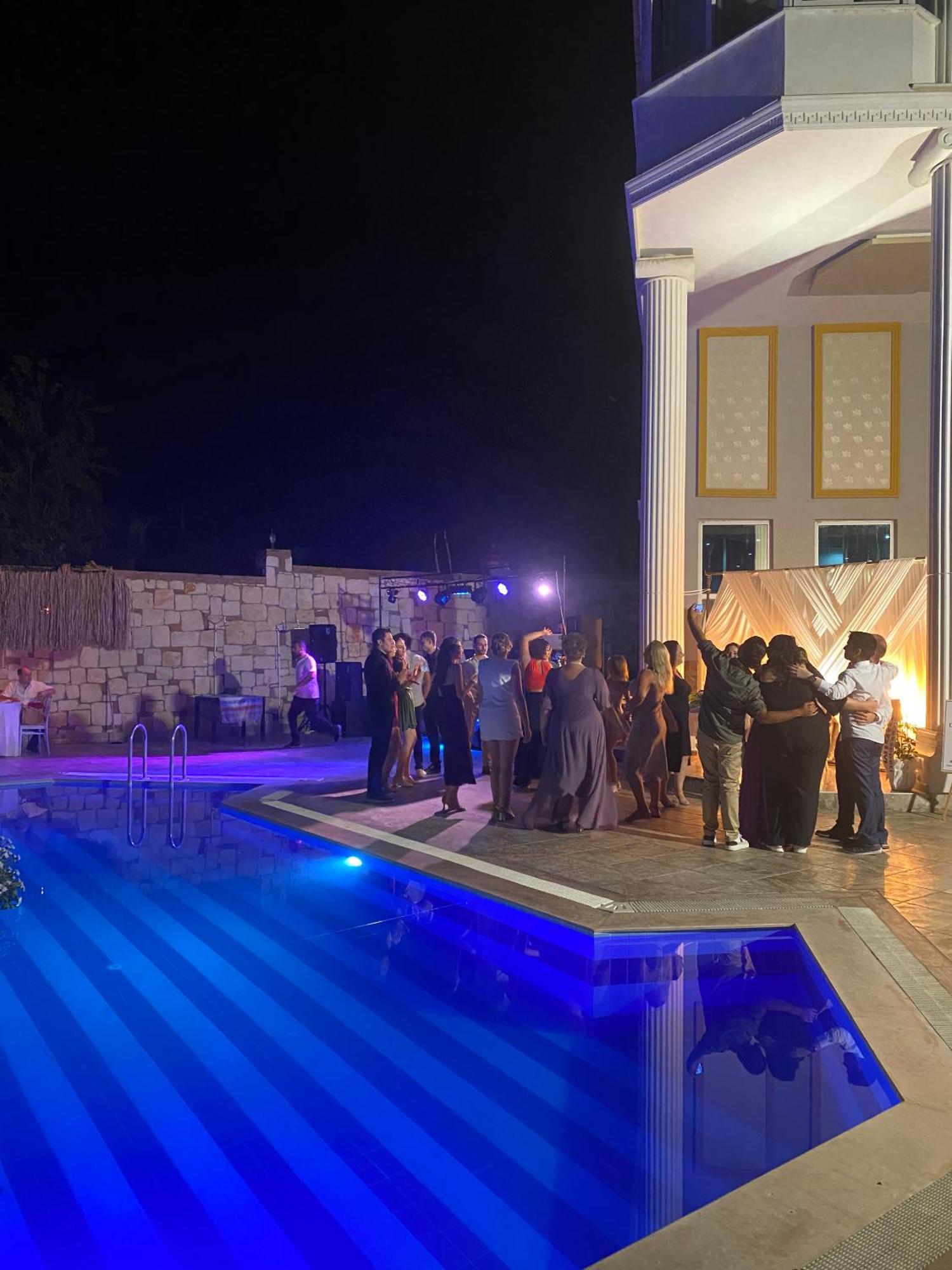 Adil Hotel