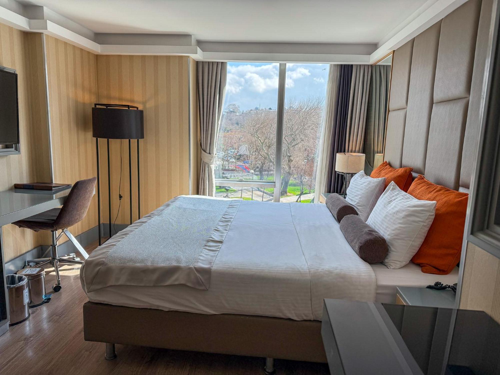 Manesol Old Bosphorus Hotel 4*