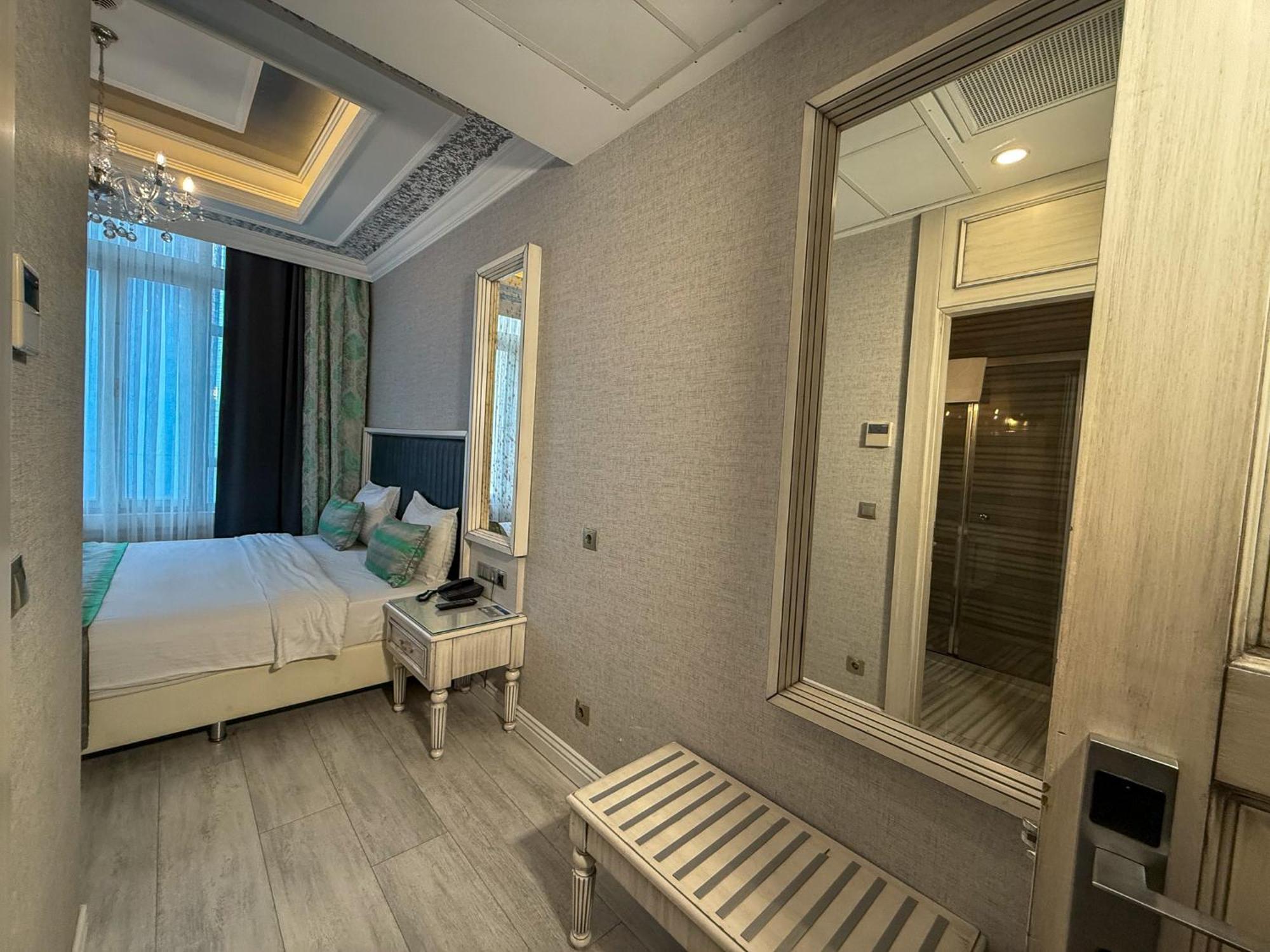 Hotel Manesol Old Bosphorus 4*