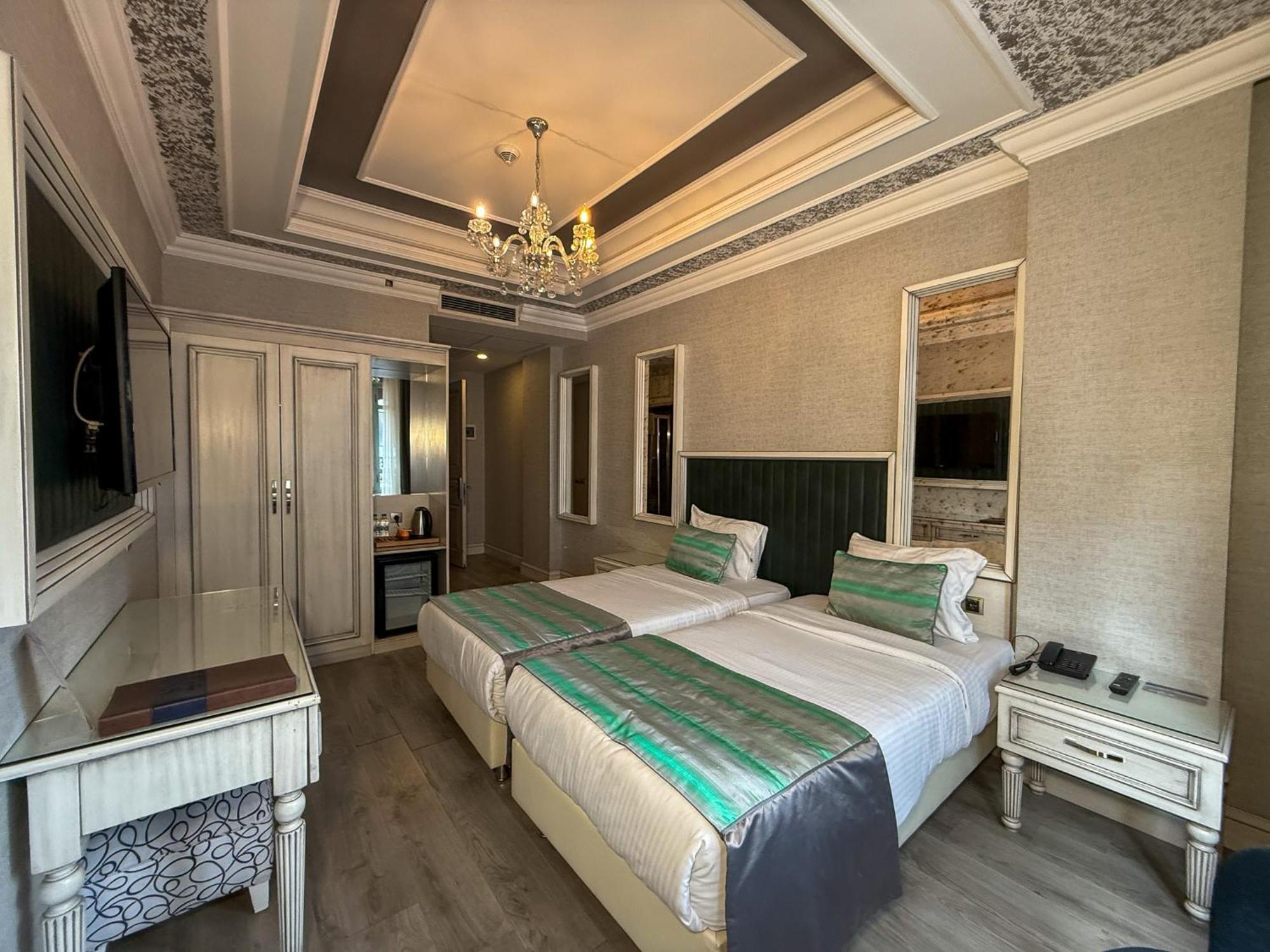 Hotel Manesol Old Bosphorus 4*