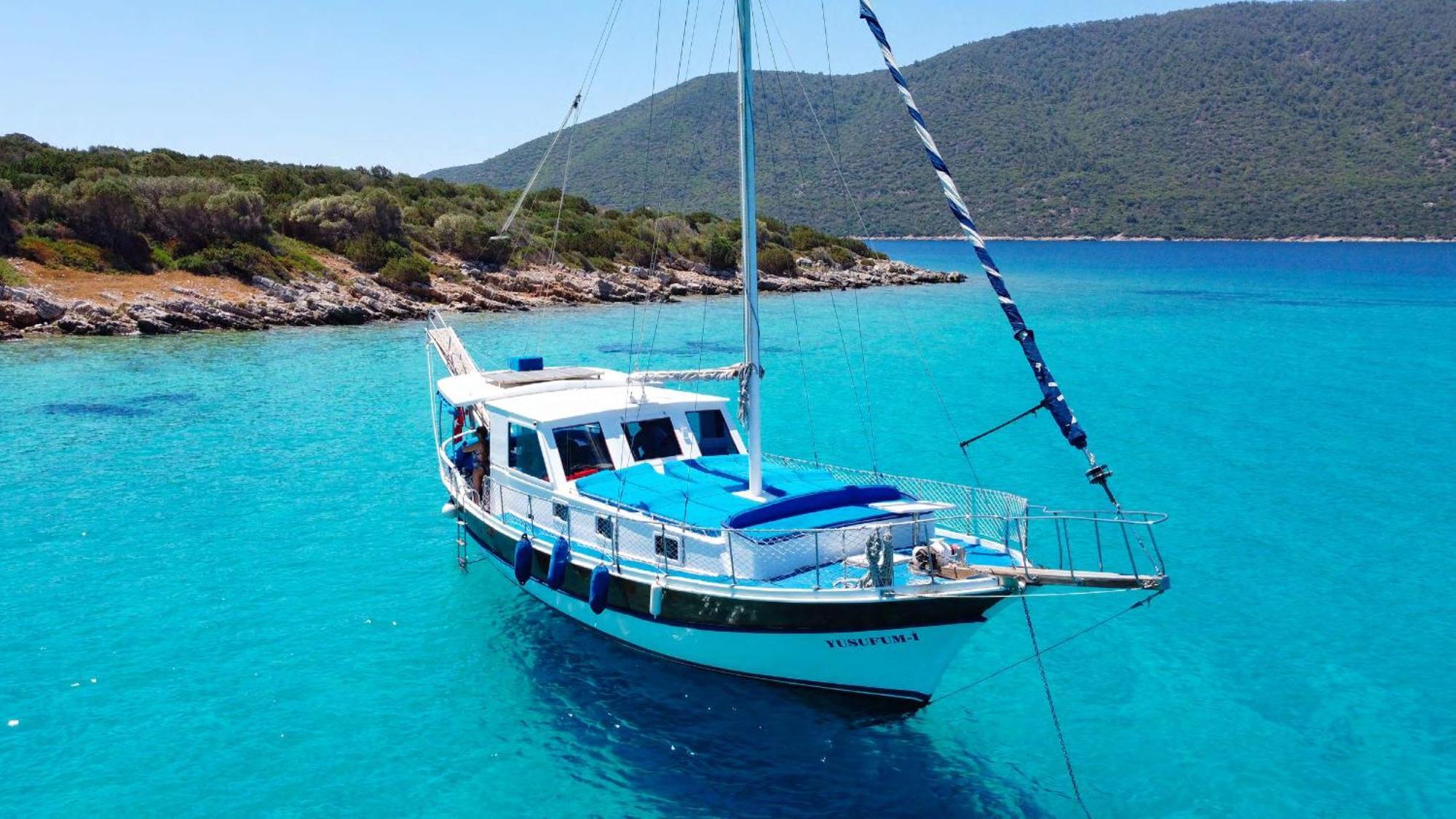 Botel Private Boat Tours -daily -yacht Tours *