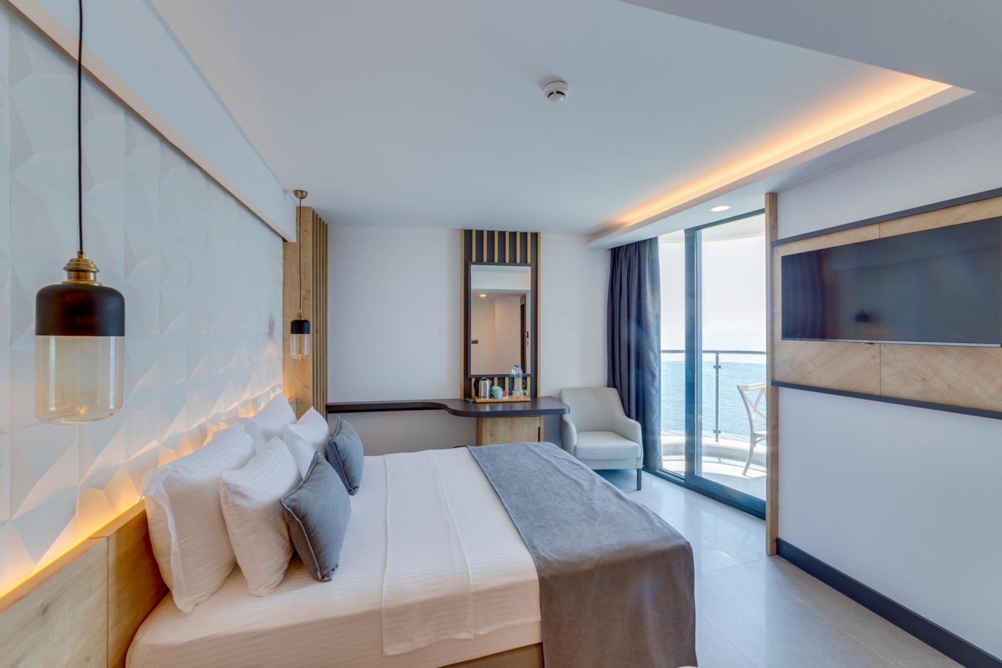 Signature Blue Hotel