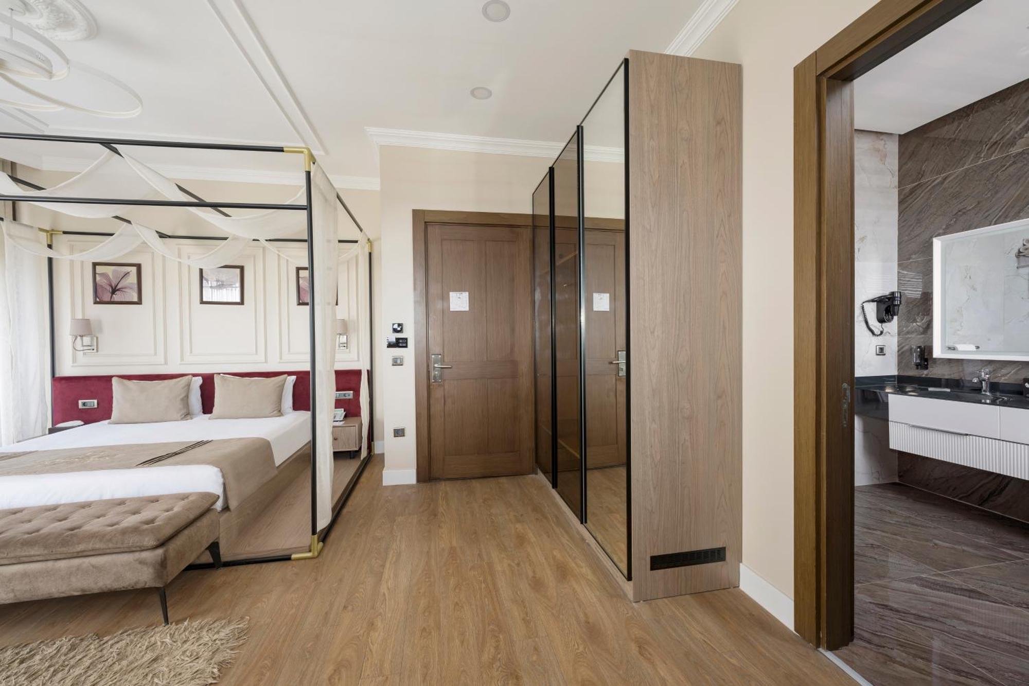 Hotel Continental Hotel Pera 4*
