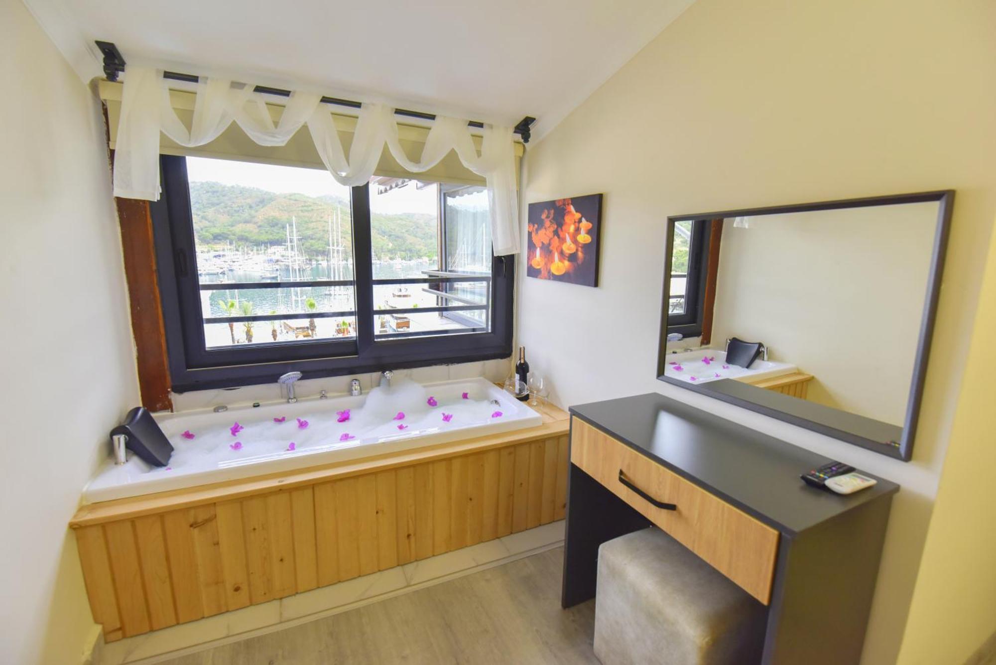 Royalis Boutique 3*