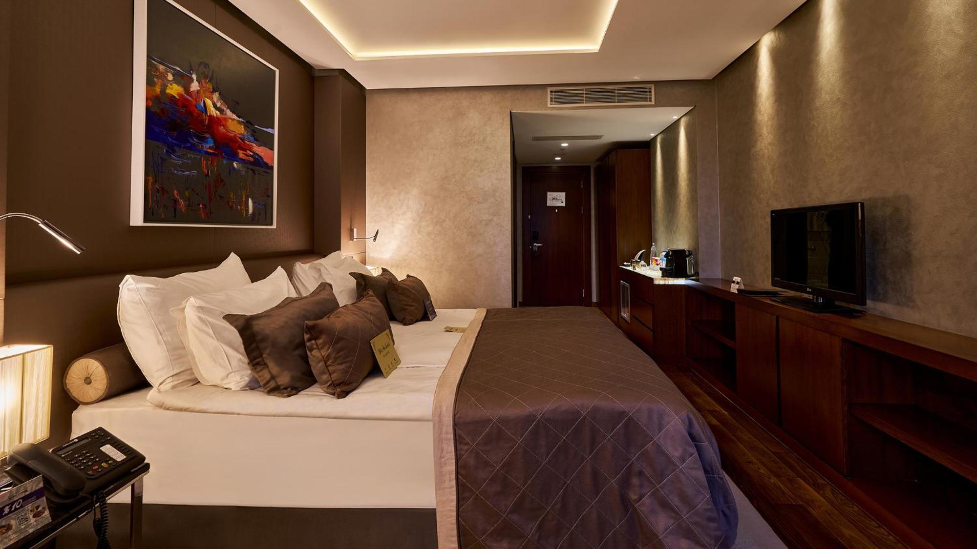 Hotel Lasagrada 5*