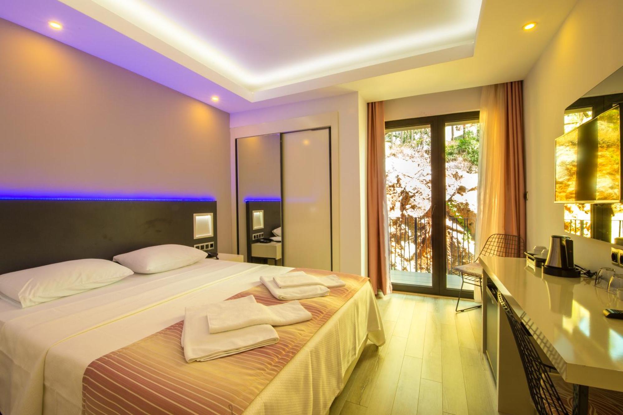 Sapphire Hotel 2*