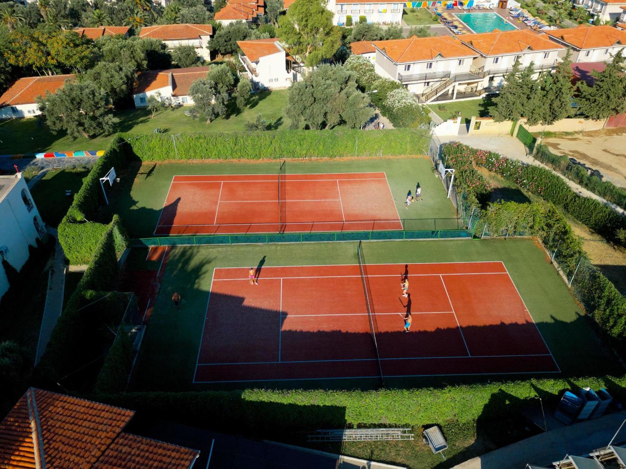 Club Atlantis Hotel 4*