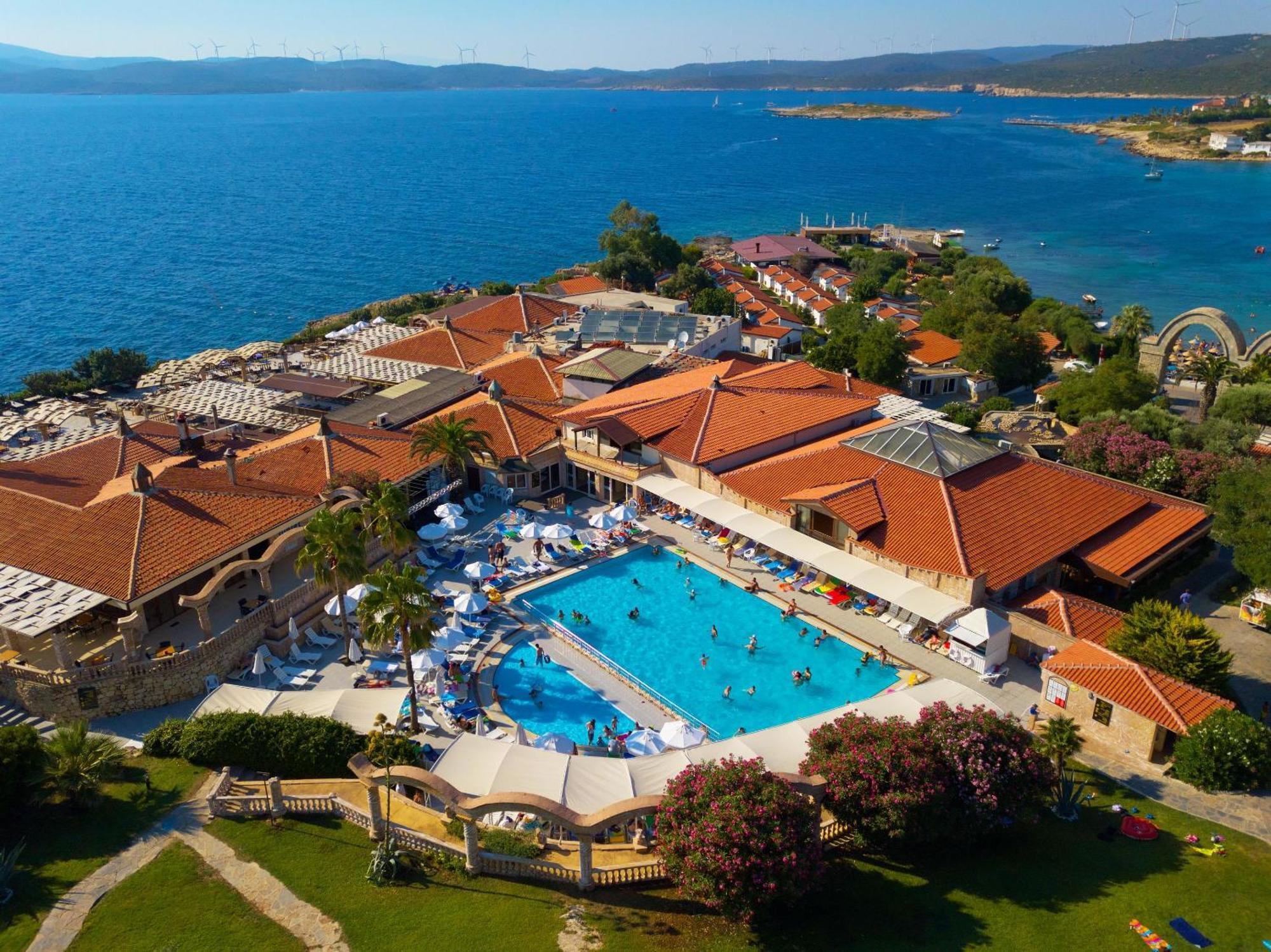 Club Atlantis Hotel 4*
