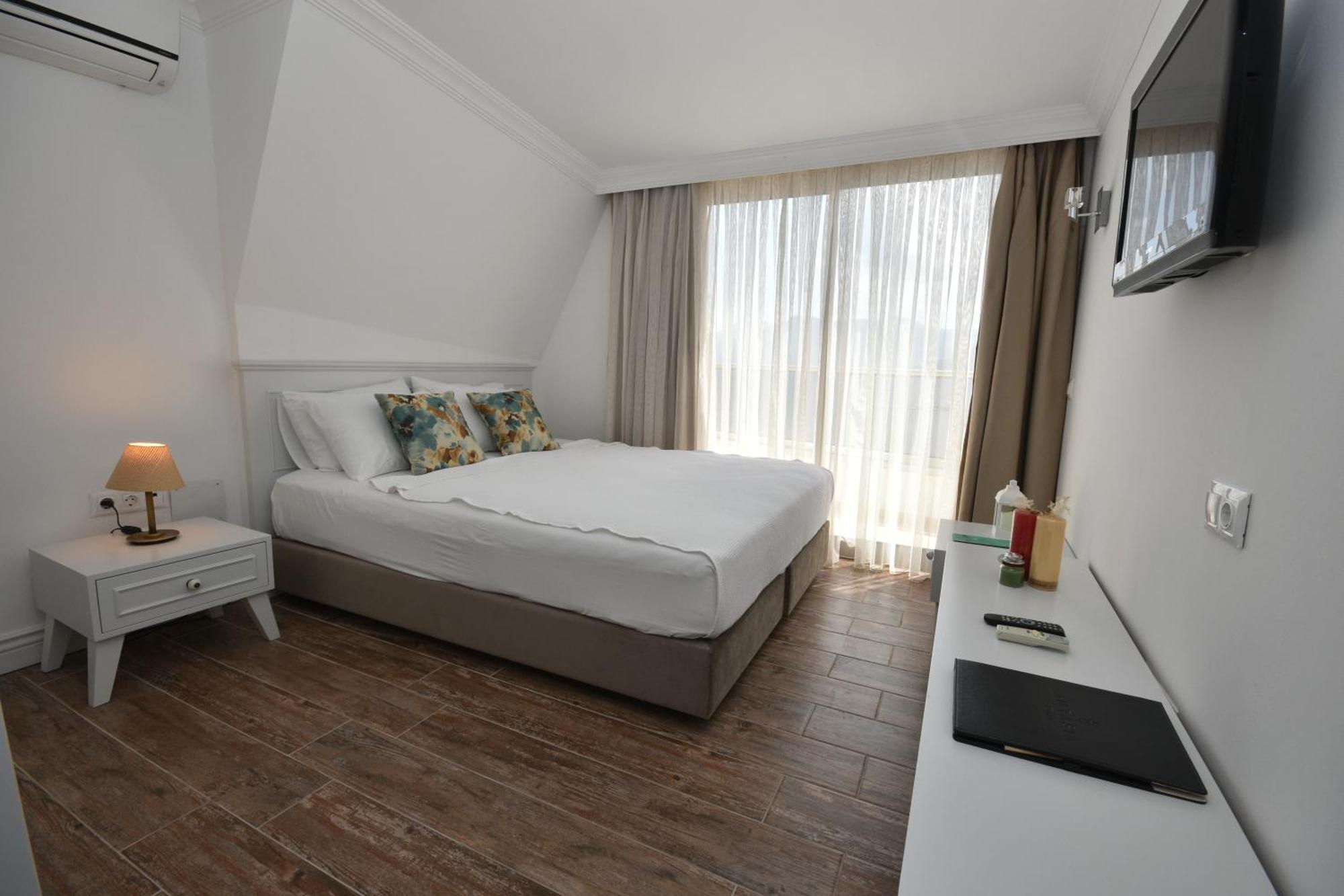 Aurasia Hotel 3*