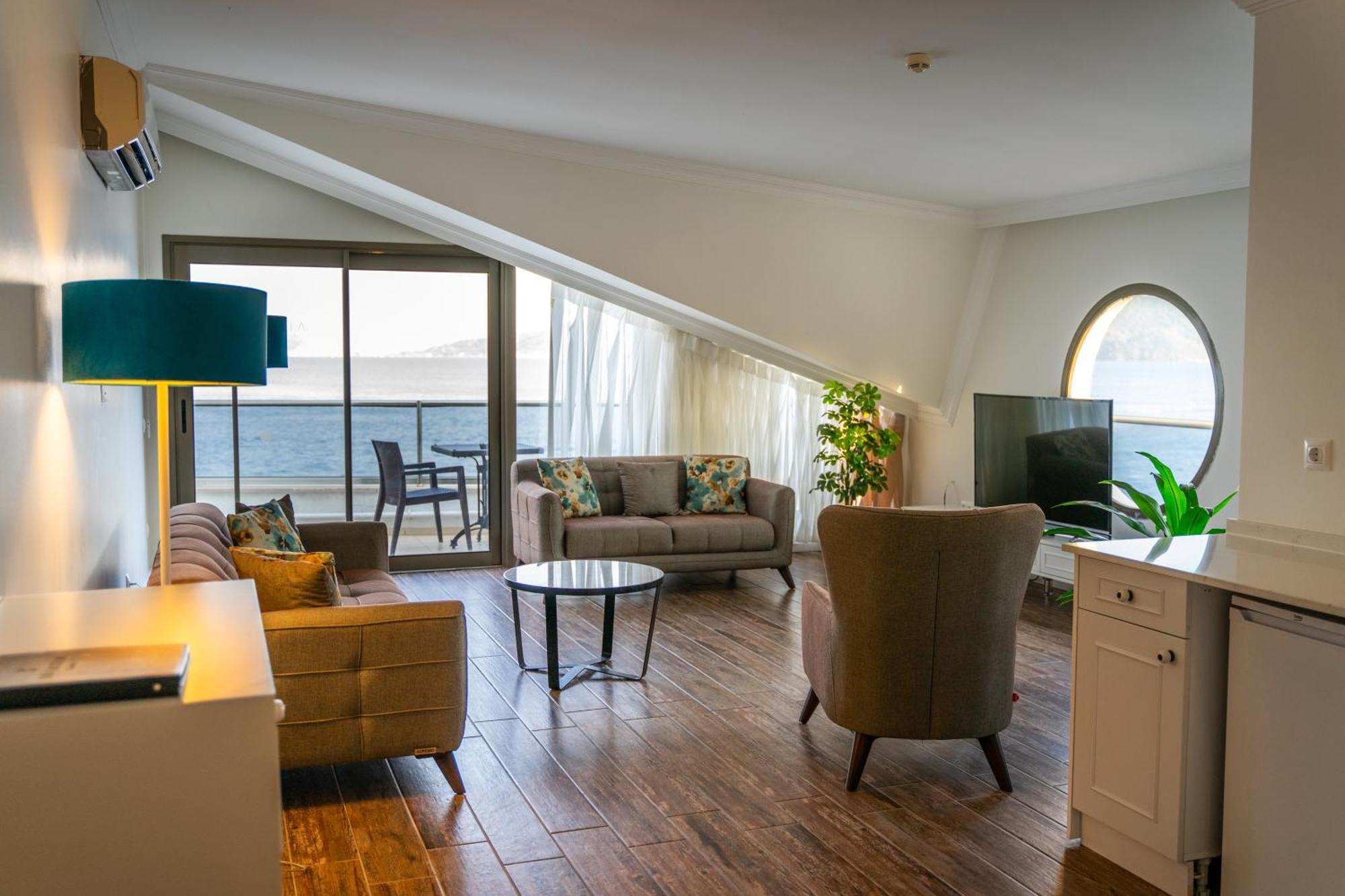 Hotel Aurasia 3*