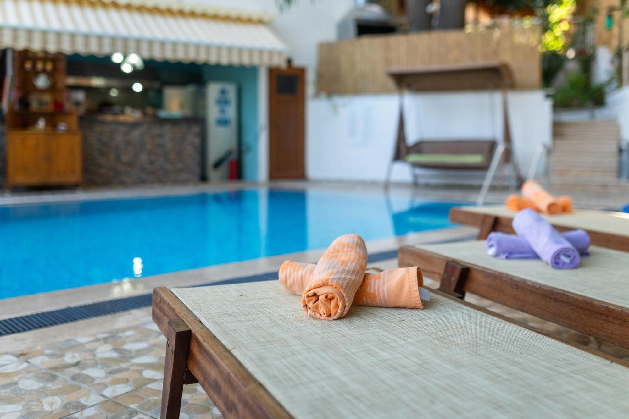 Hotel Eden Pyara 2*