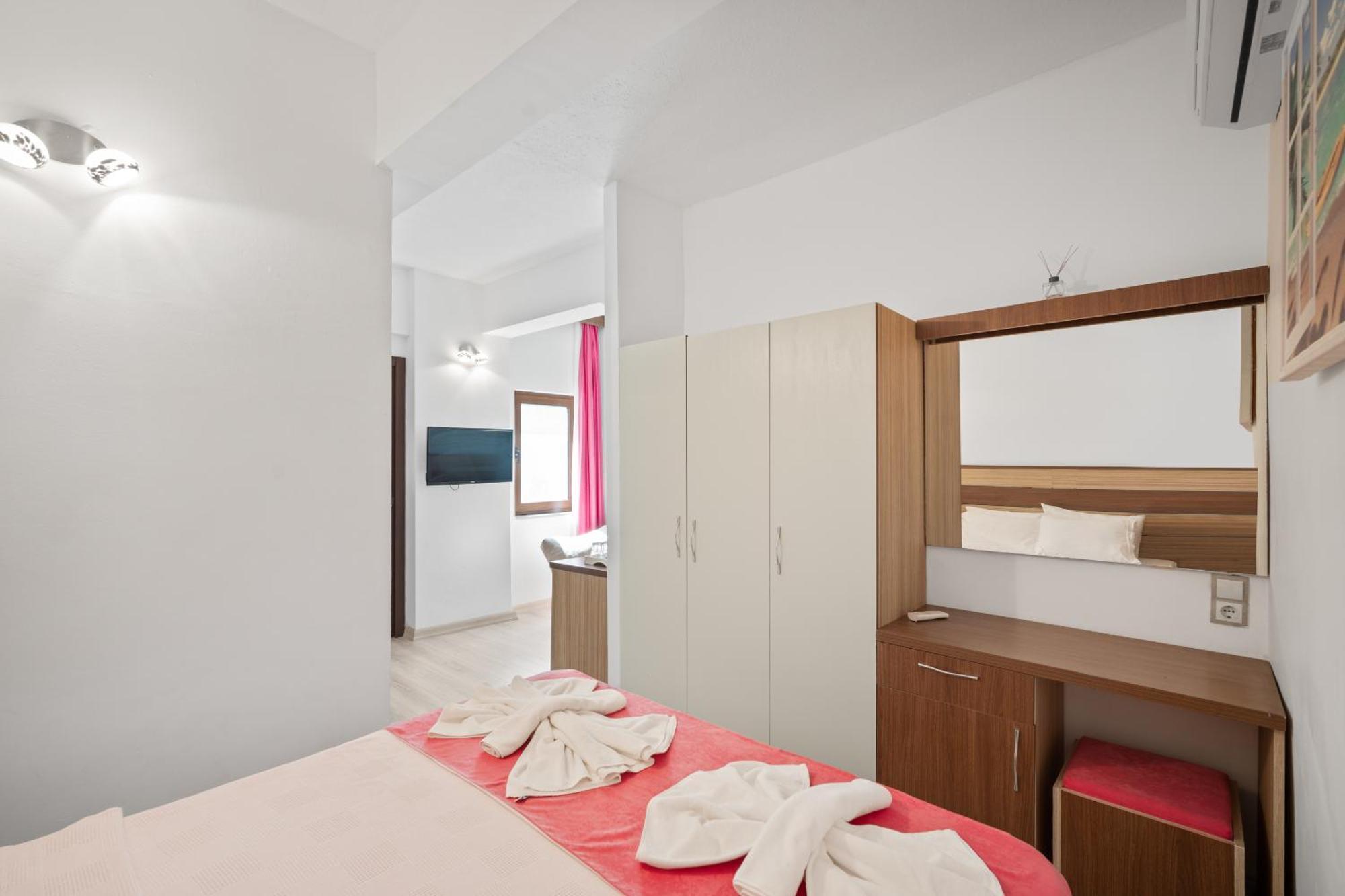 Hotel Eden Pyara 2*