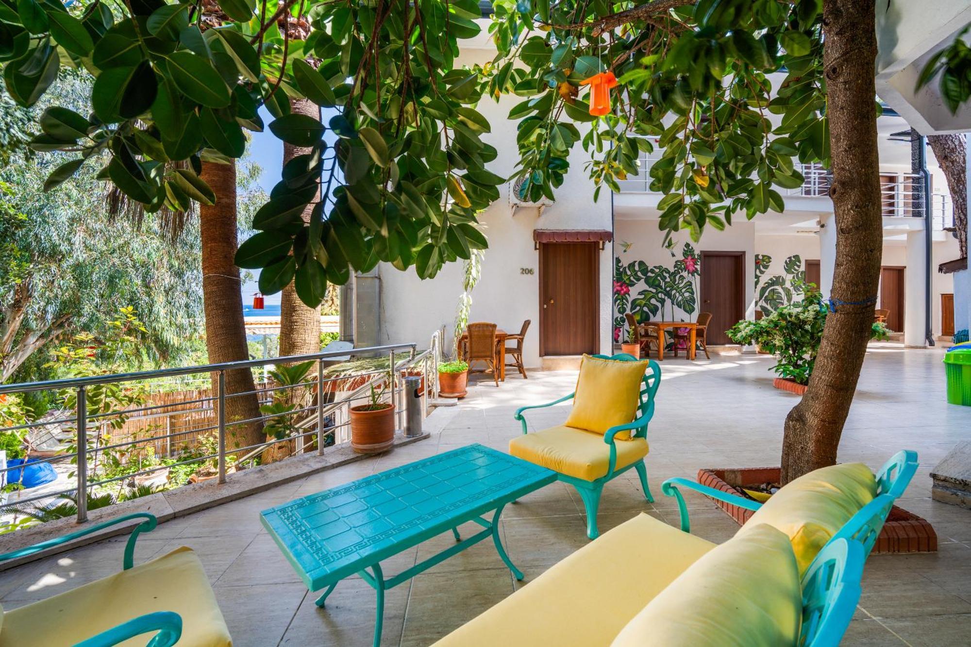 Eden Pyara Hotel 2*