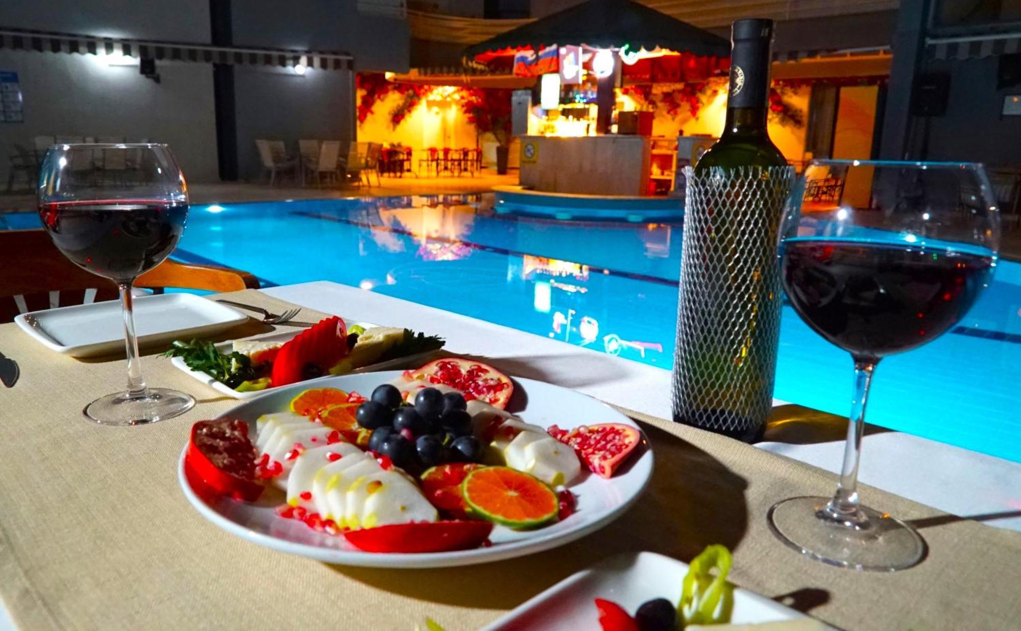 Aparthotel Happy 3*