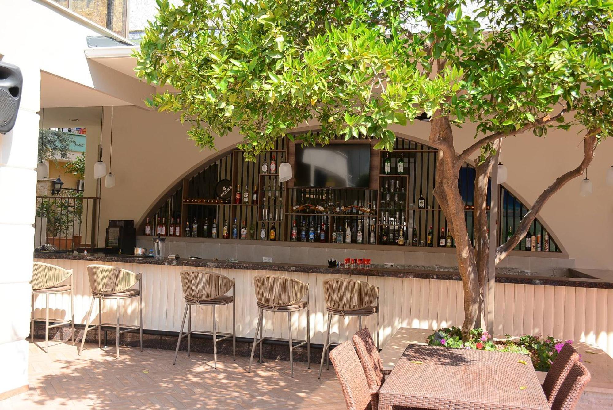 Aparthotel Almera Park