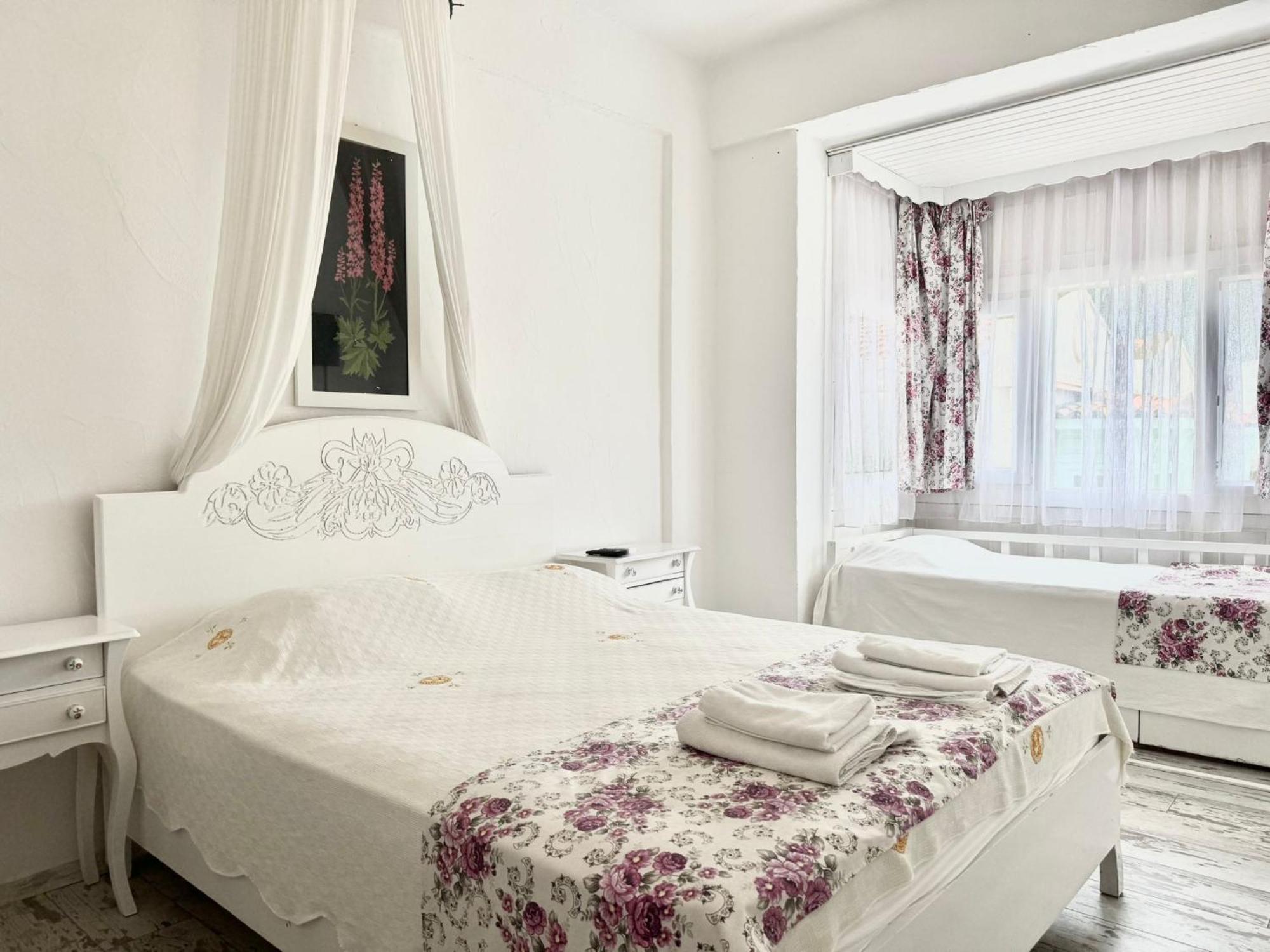 Aisem By Hire 2*