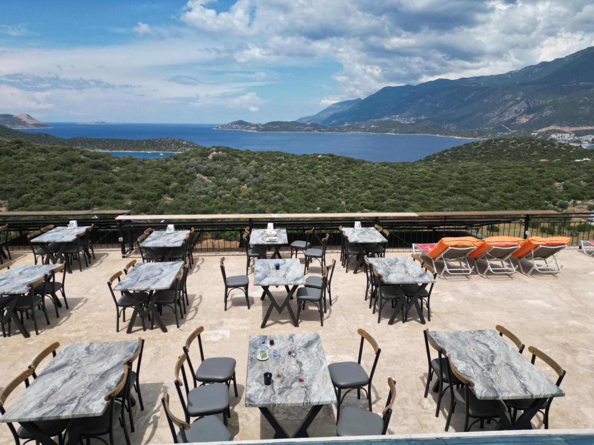 Hotel Stonehillkas 3*