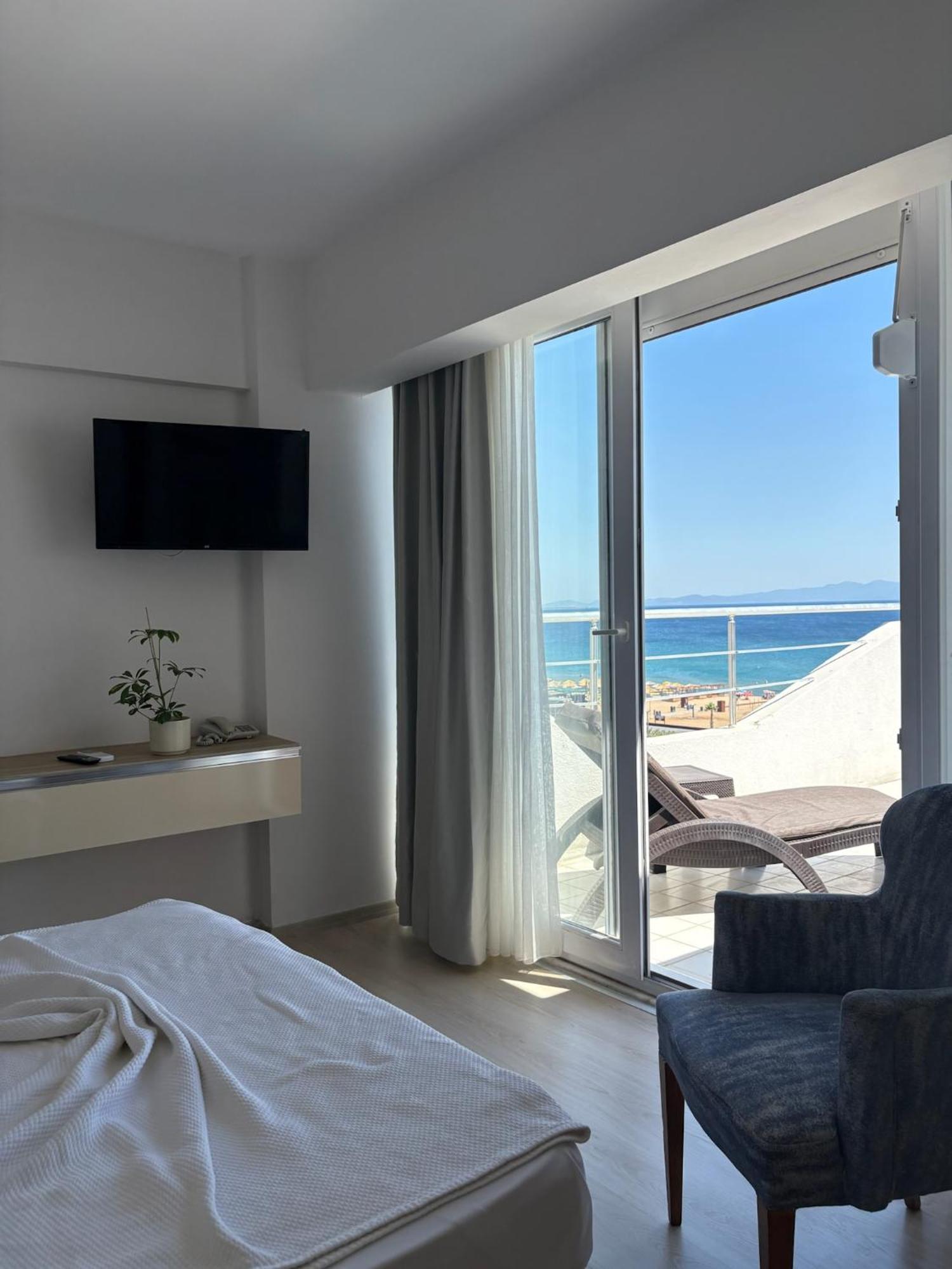 Amphora Hotel 3*