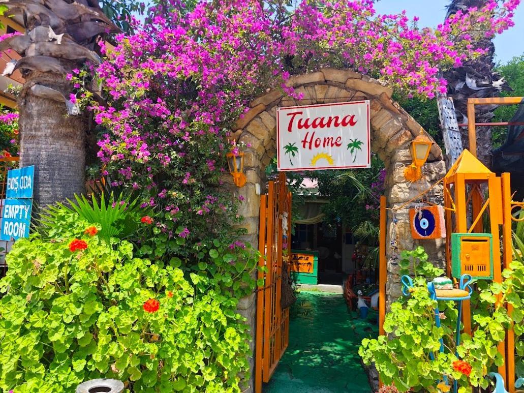 Tuana Garden Bed & Breakfast *