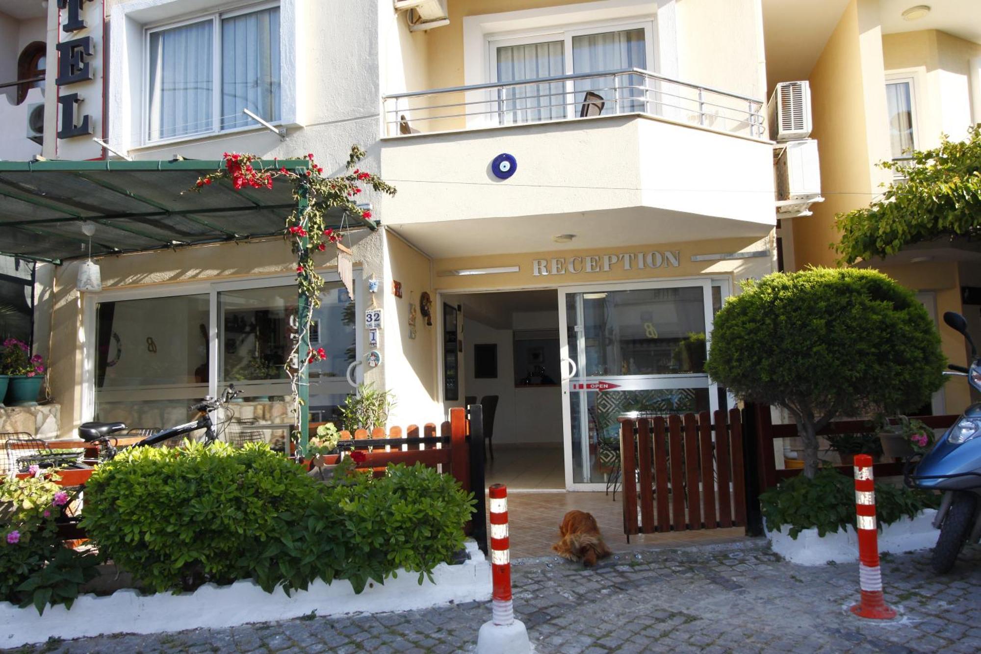 Bonapart Hotel