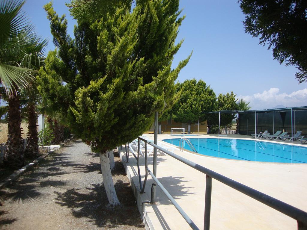 Koru Beach Club 4*